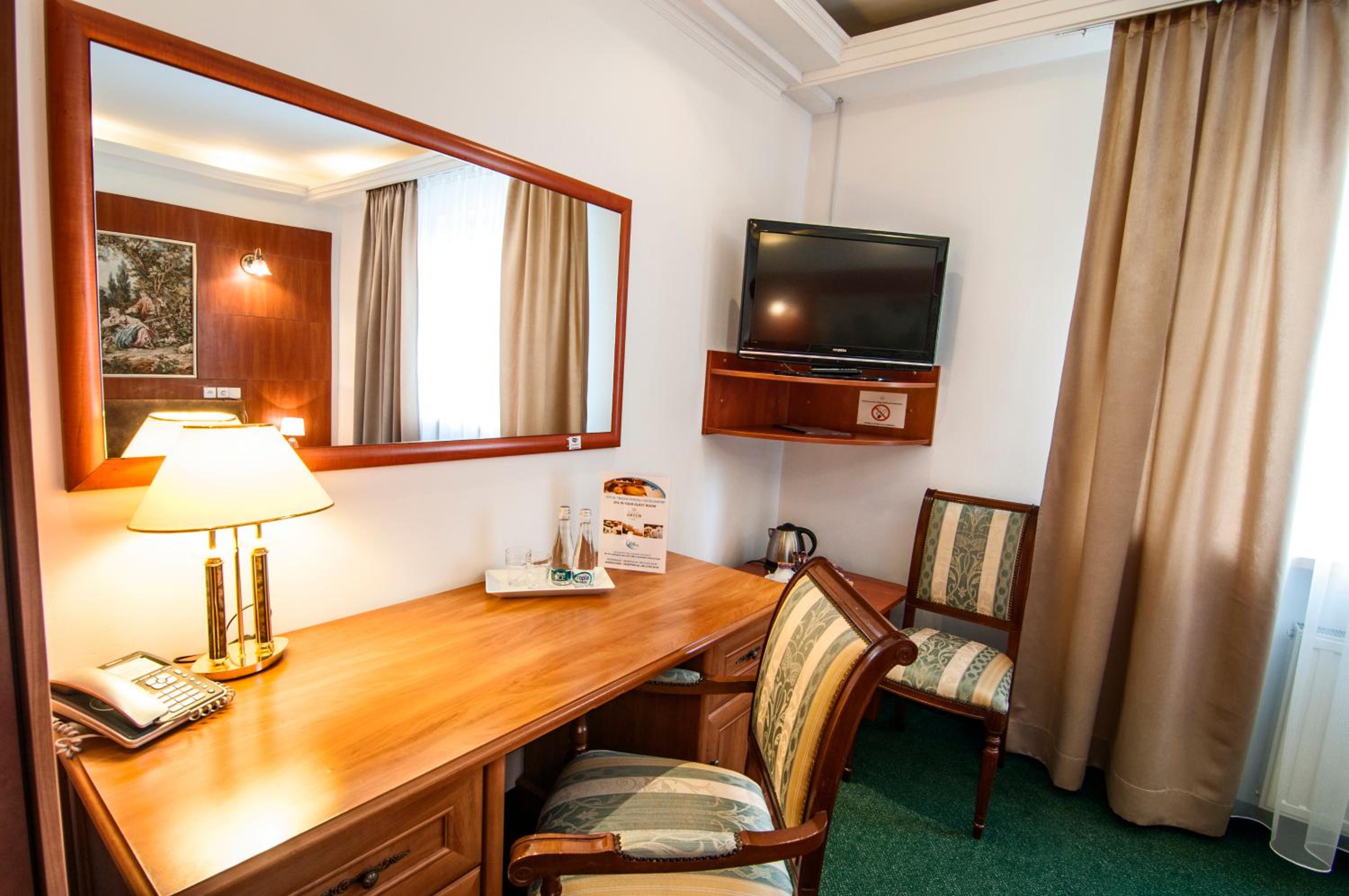 Family Room - Photo 4