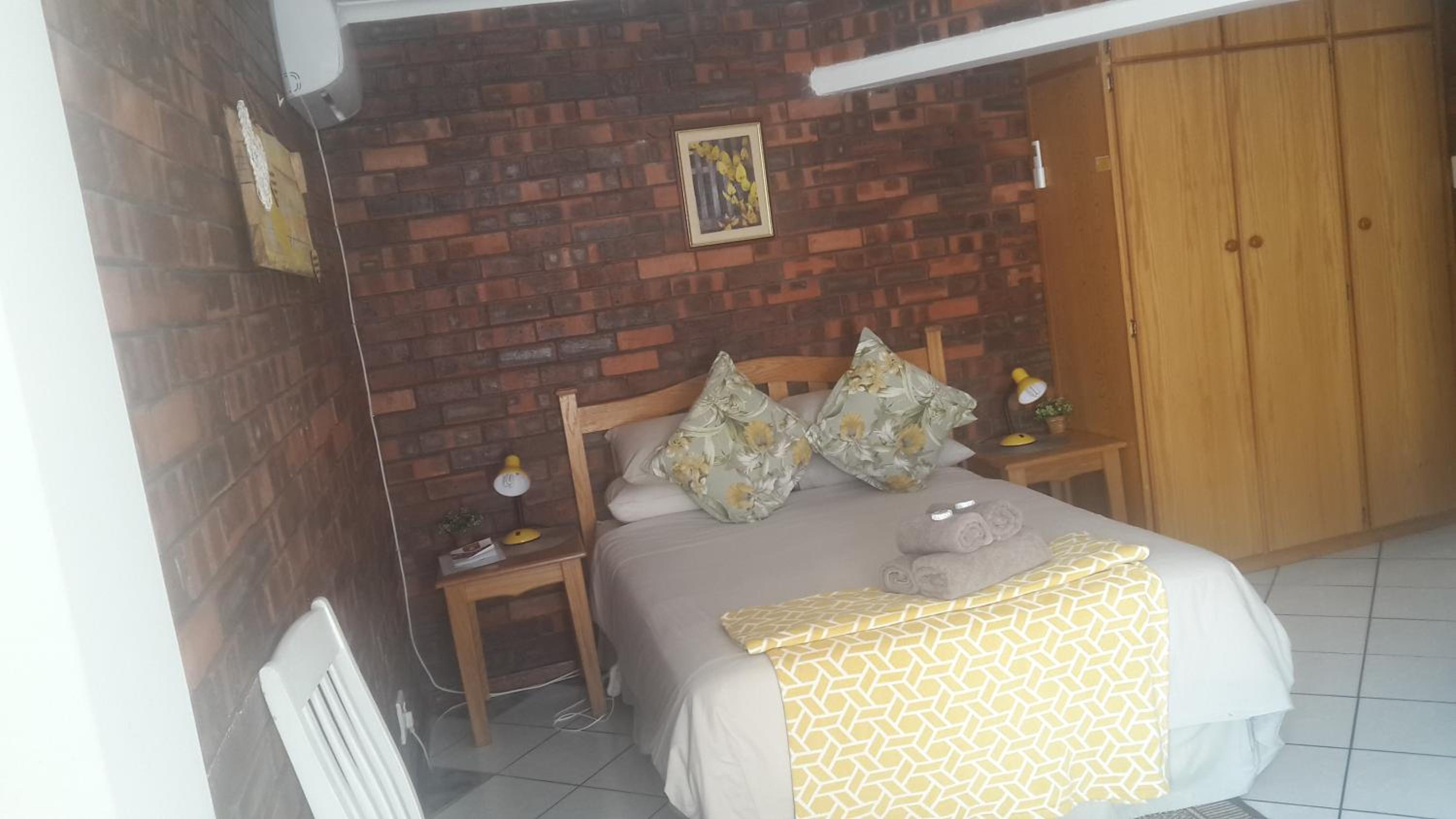 Family Room - Photo 2