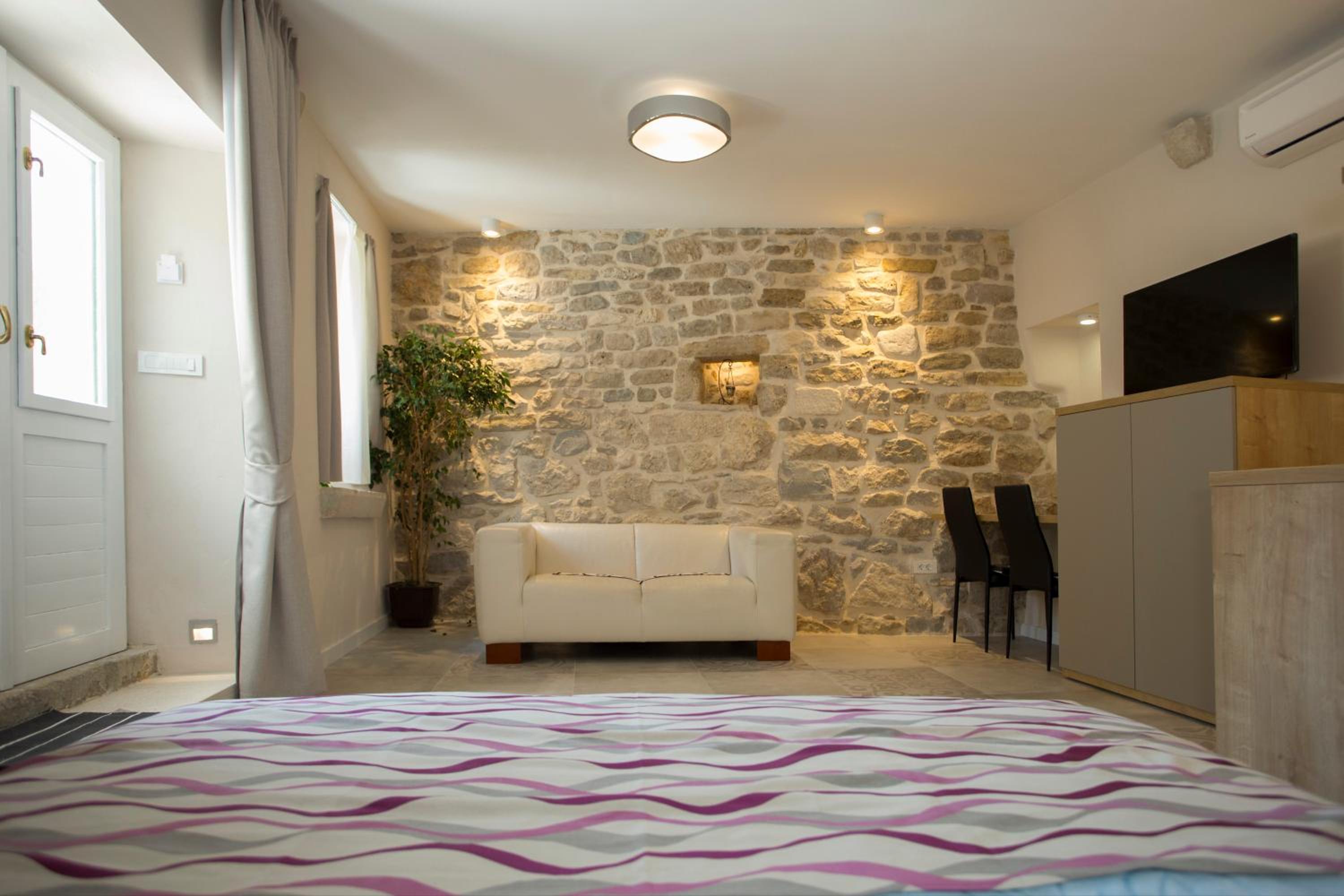 Studio Apartment - Ground Floor photo 2