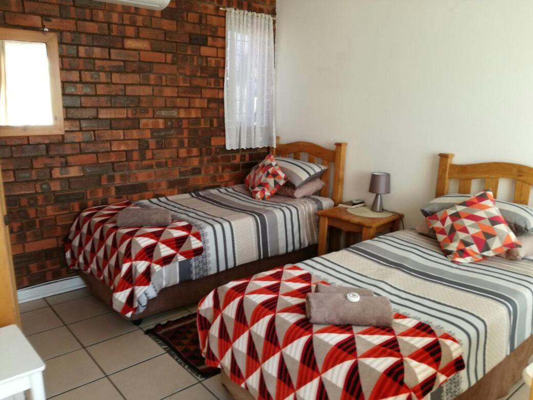 Standard Twin Room - Photo 3