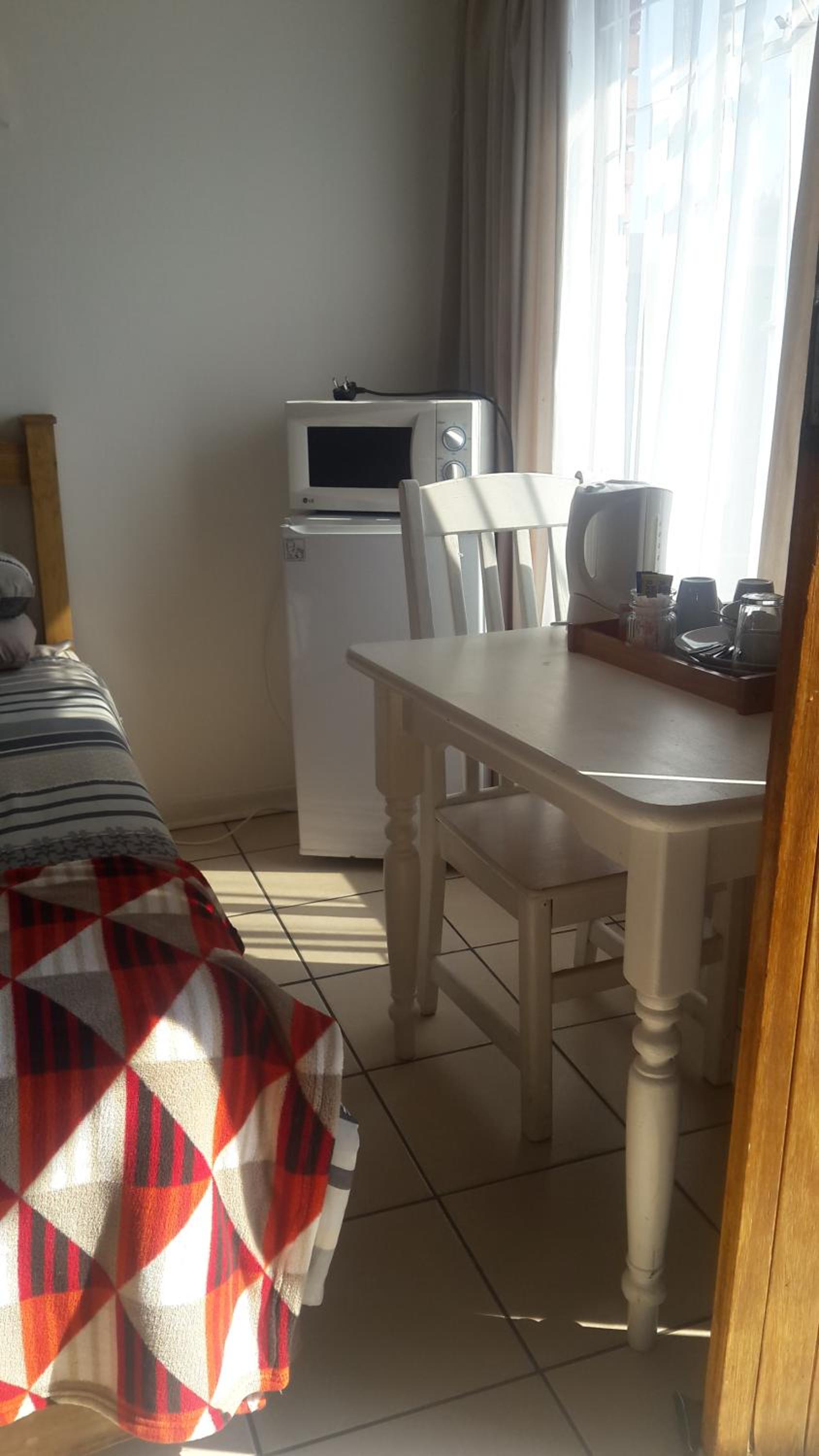 Standard Twin Room - Photo 4