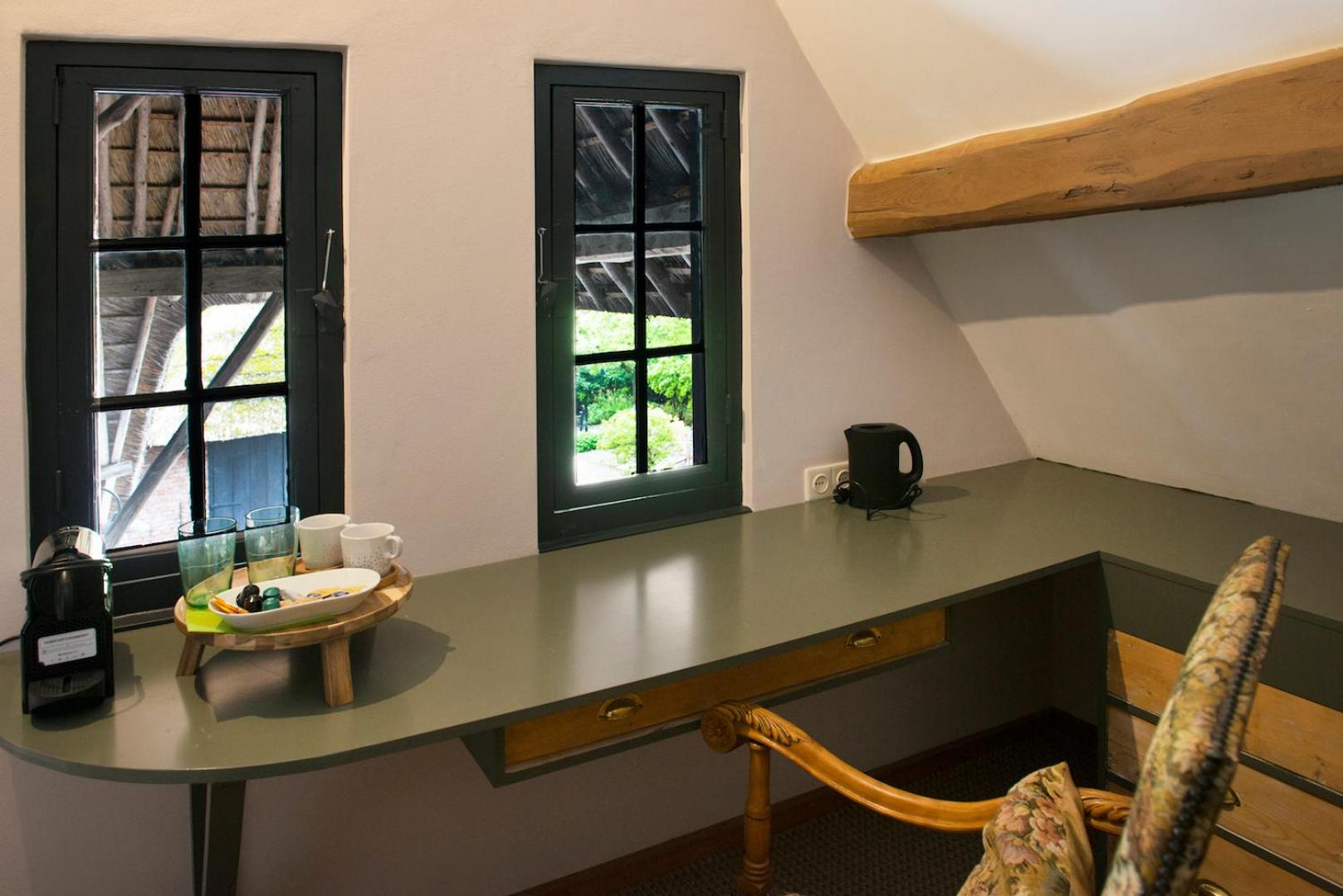 Suite with Hot Tub - Photo 4