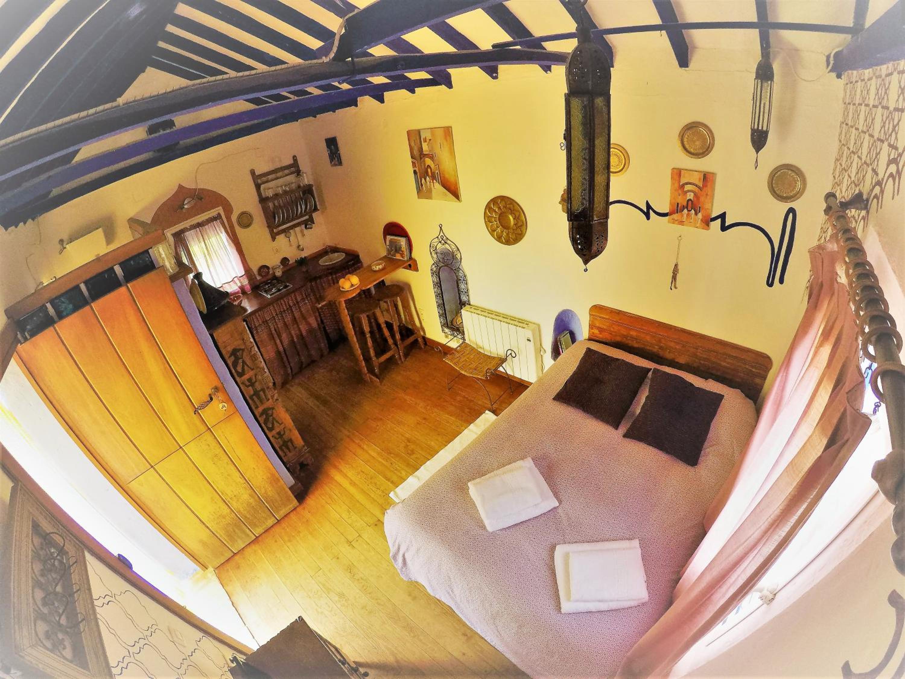 Estudio con Terraza (2 adultos)