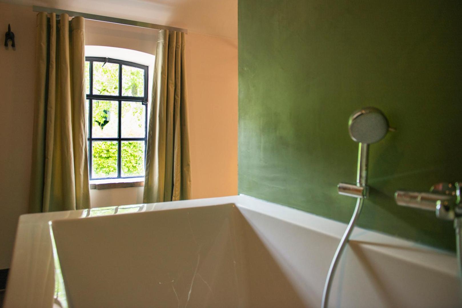 Deluxe Double Room with Bath - Photo 6