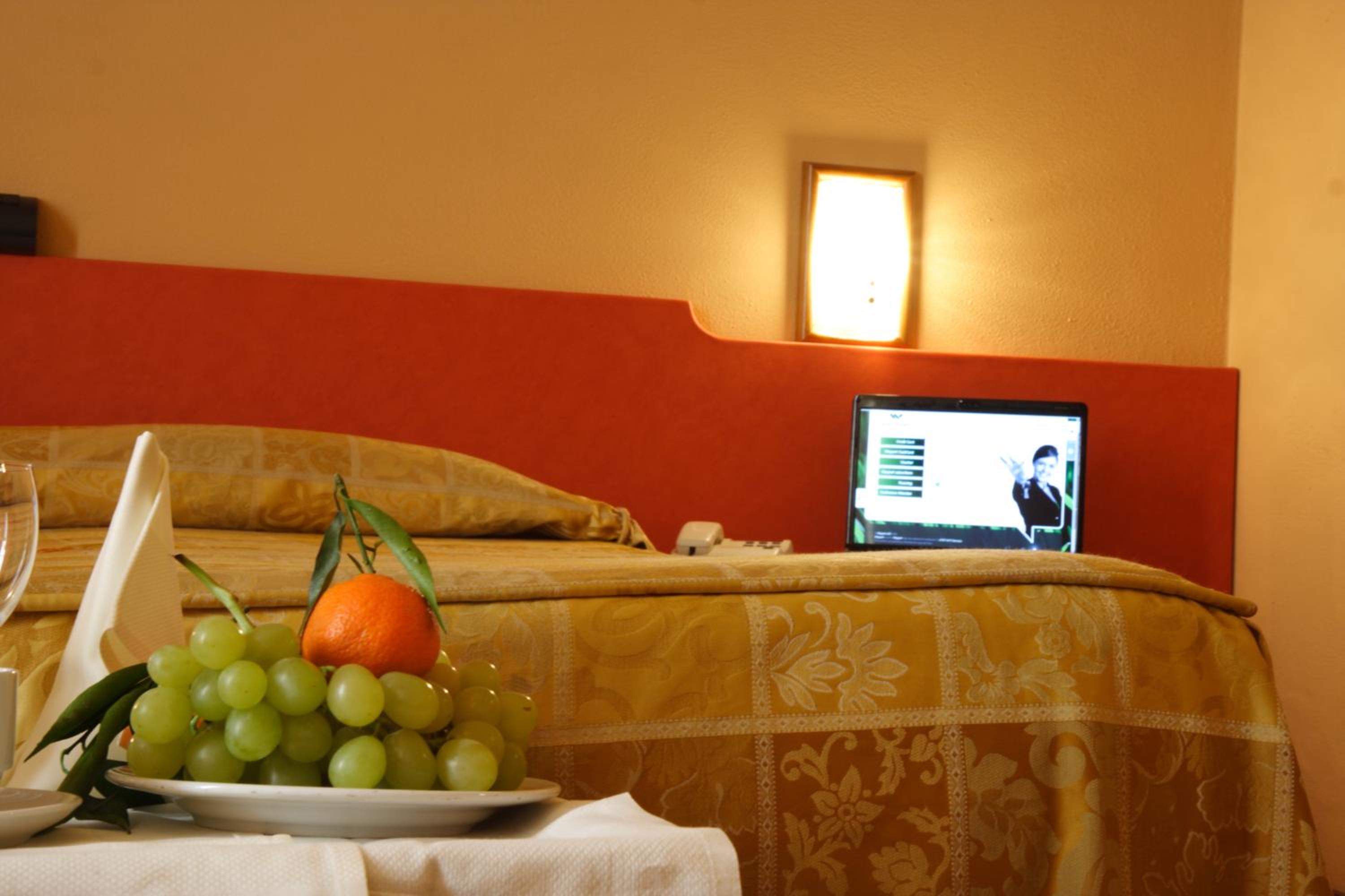Standard Double or Twin Room - Photo 1