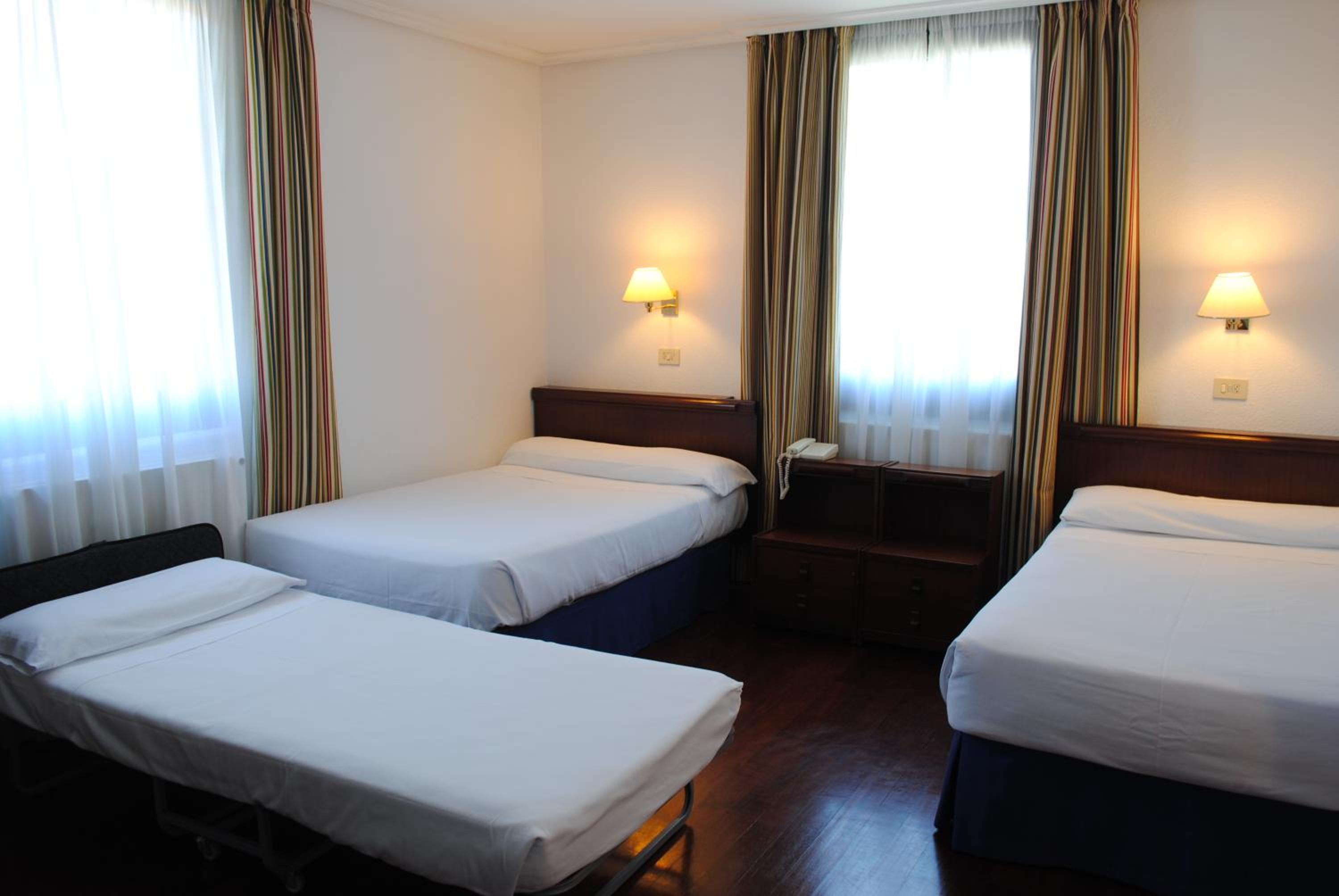 Double or Twin Room with Extra Bed (2 Adults + 1 Child) photo 2