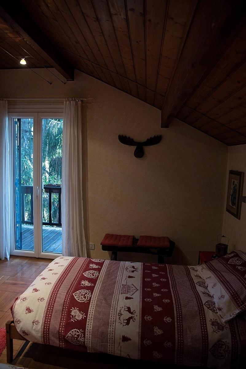 Twin Room with Balcony and Shared Bathroom photo 2
