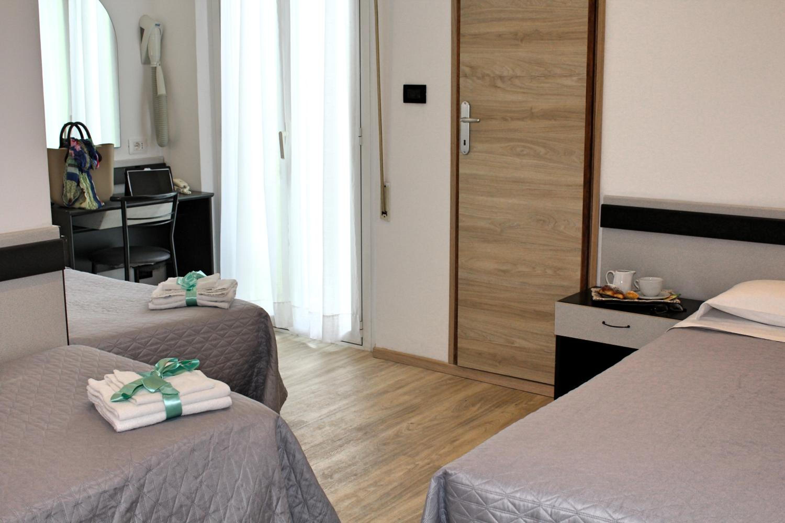 Triple Room - Photo 7