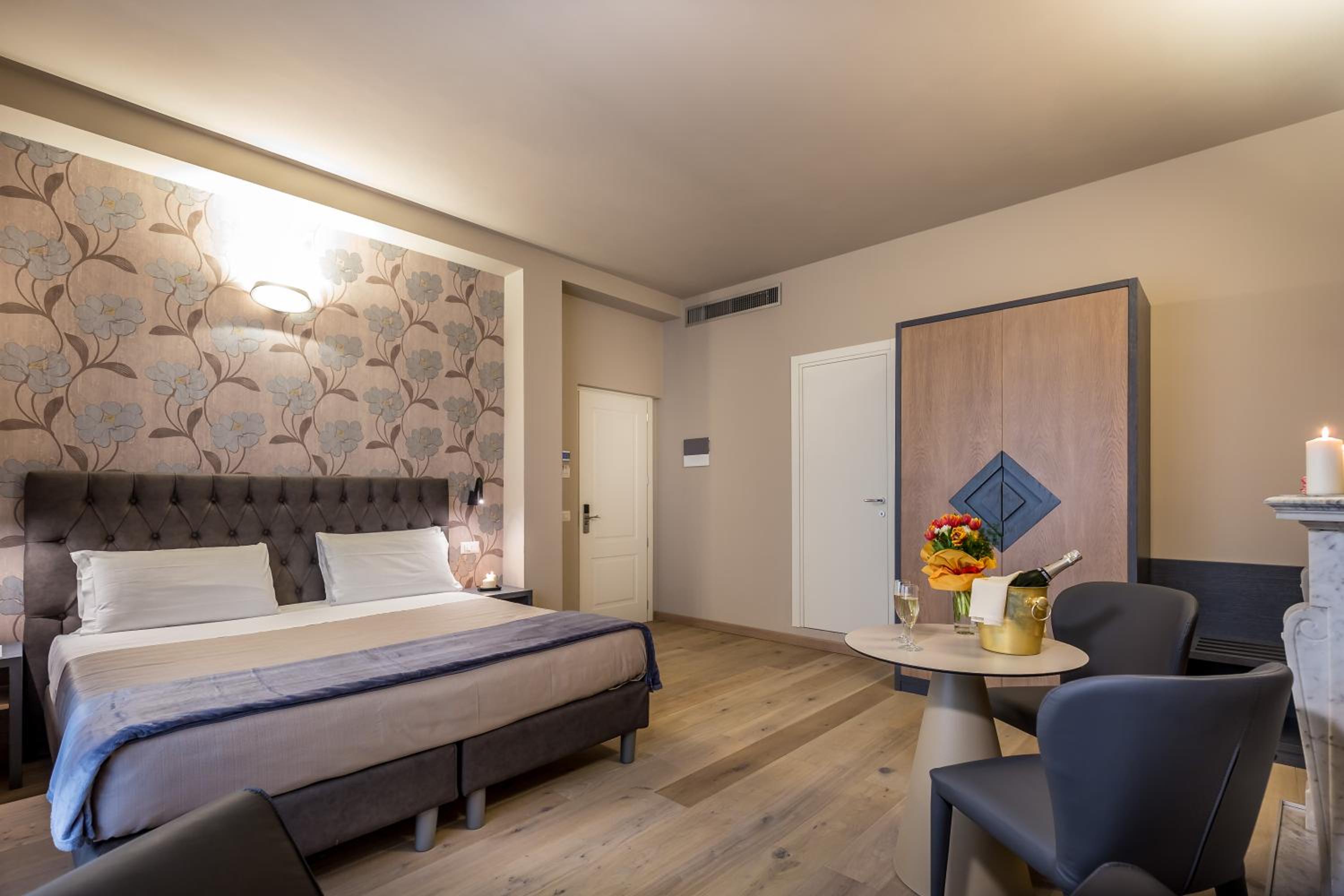 Deluxe Double Room with Spa Bath and Balcony photo 1