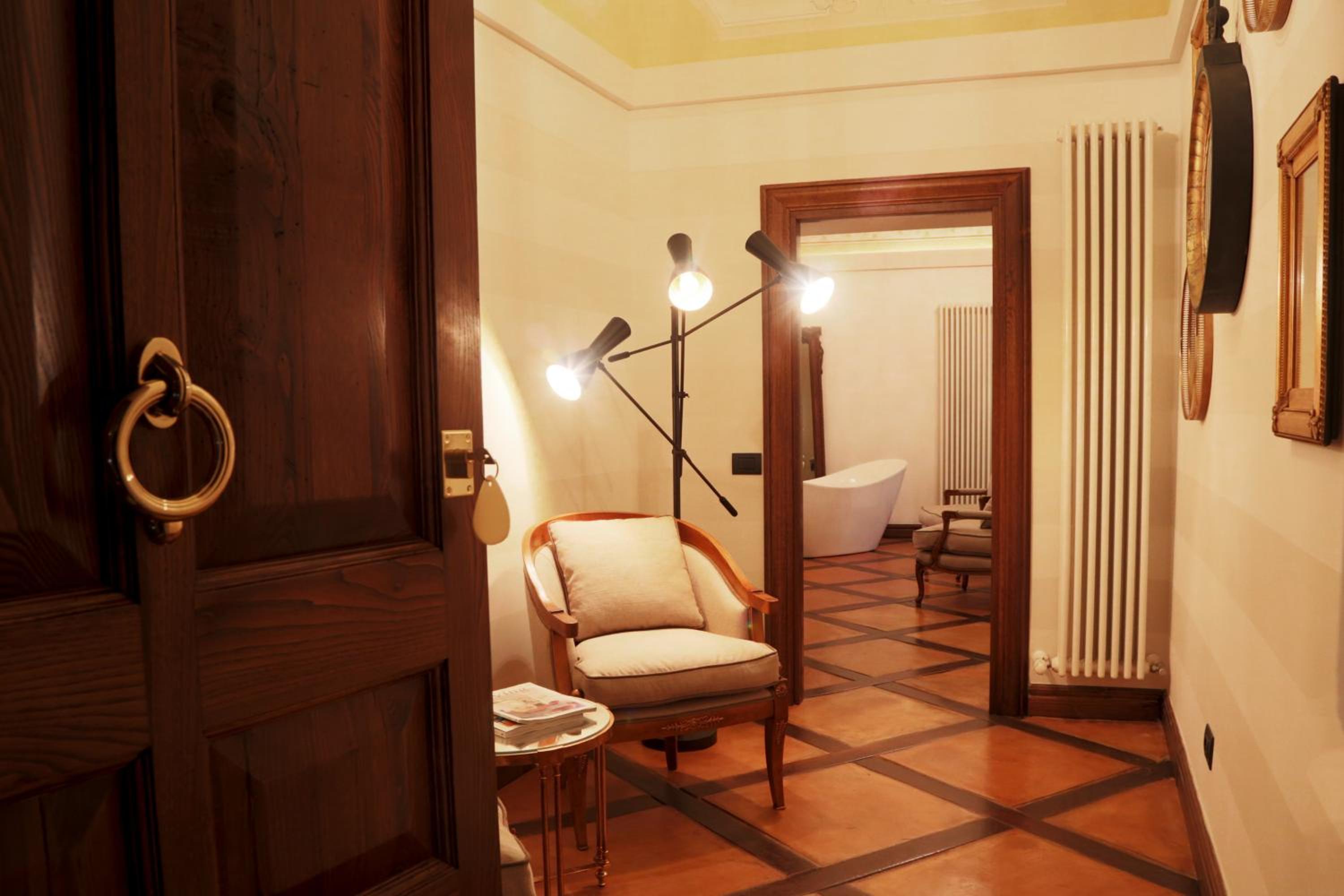 Suite - Photo 2
