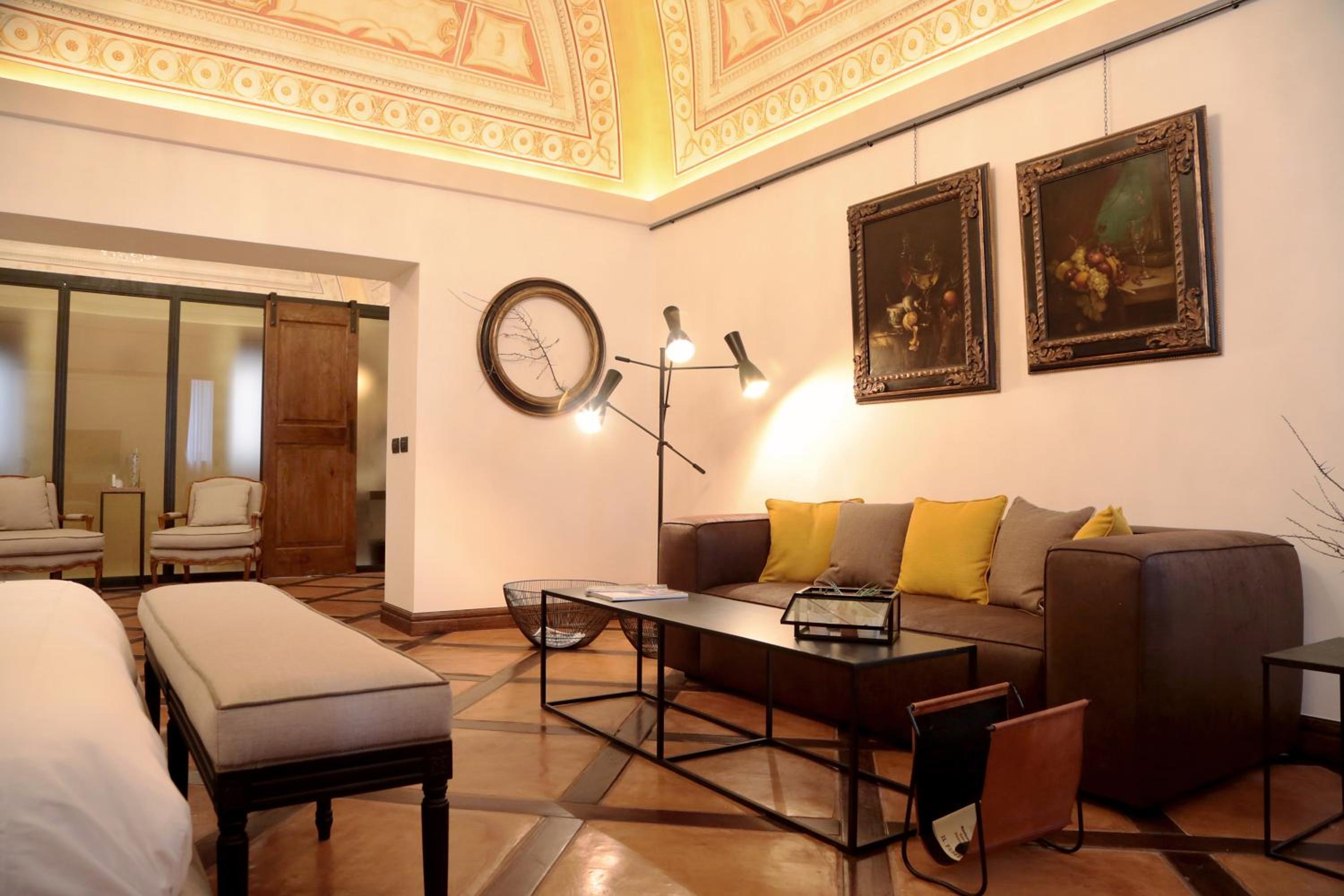 Suite - Photo 3