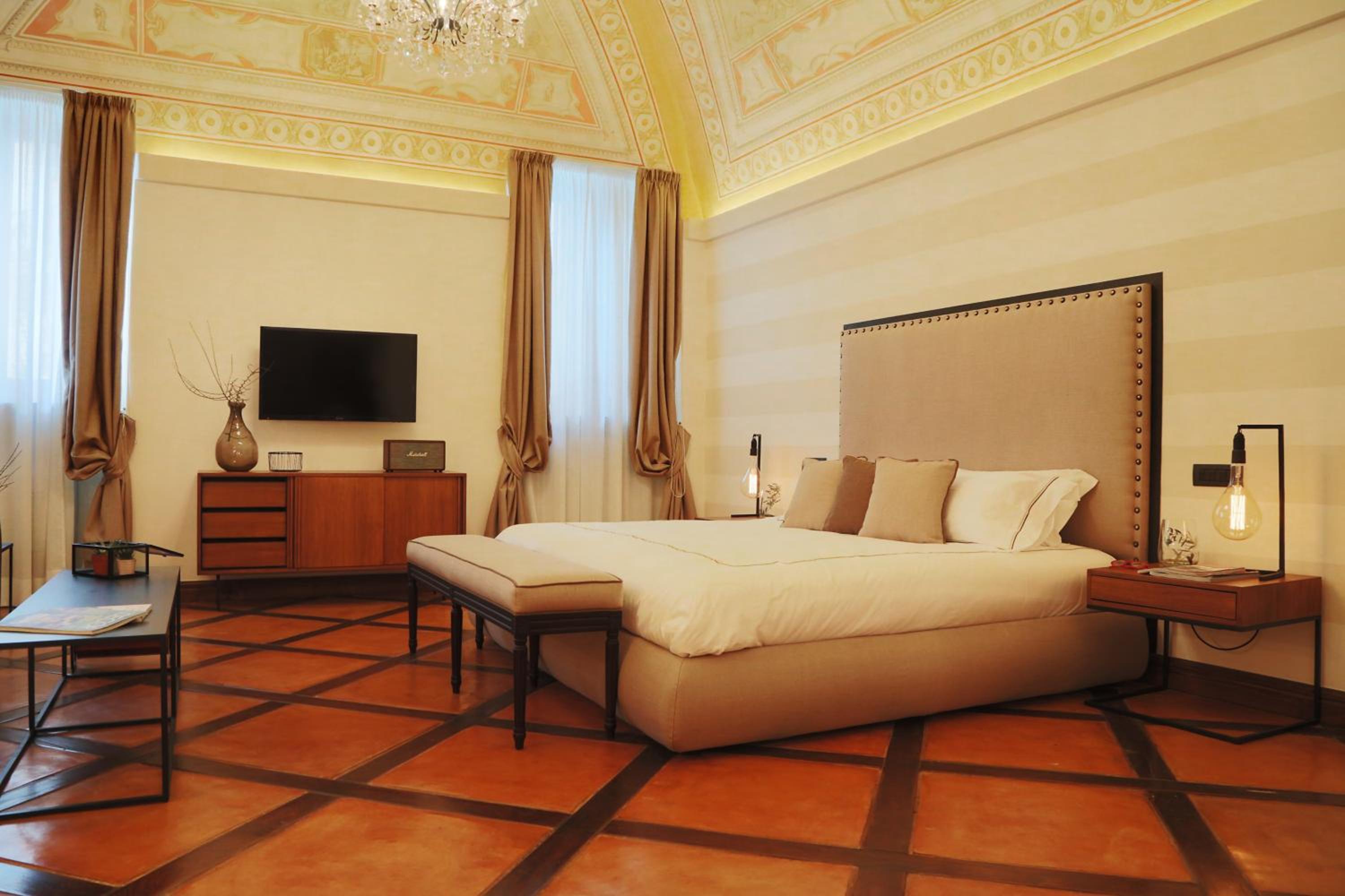 Suite - Photo 5