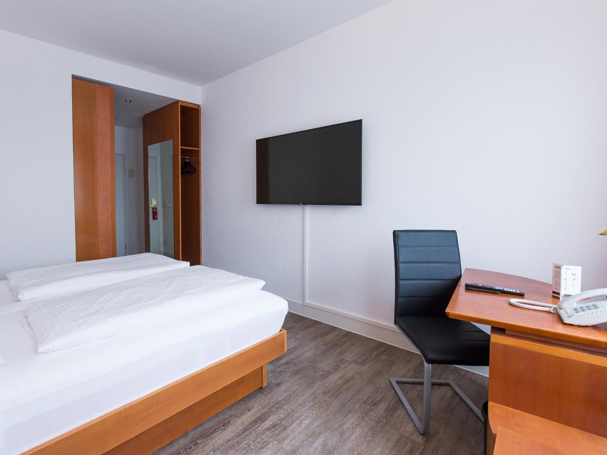 Double or Twin Room - Photo 5