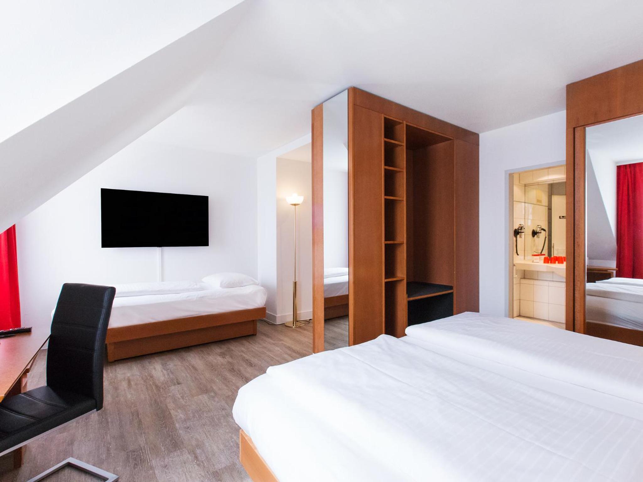 Double or Twin Room - Photo 4