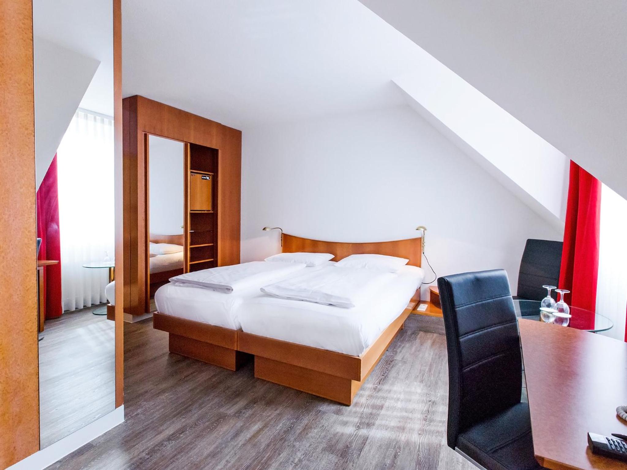 Double or Twin Room - Photo 3