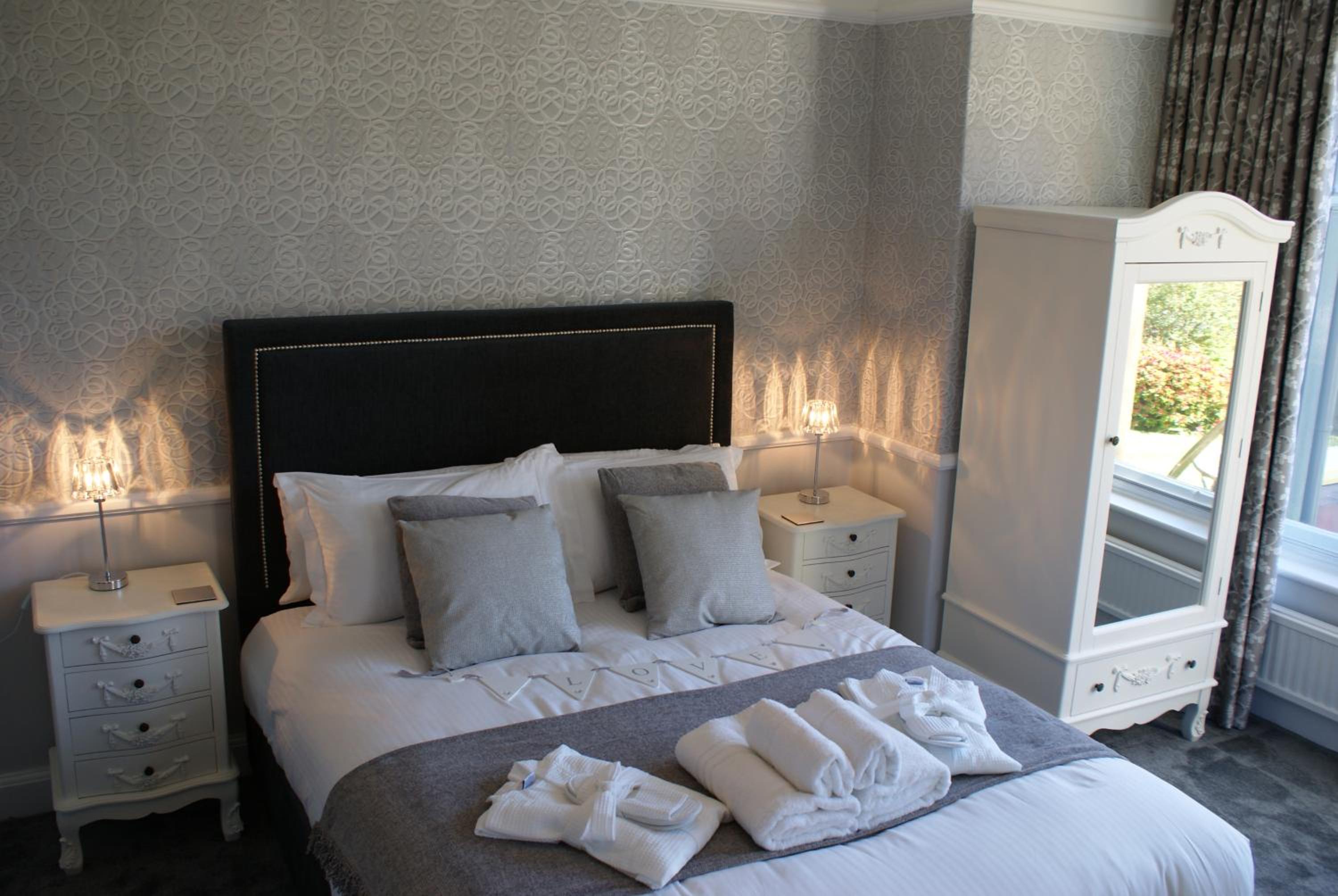 Luxury King Room