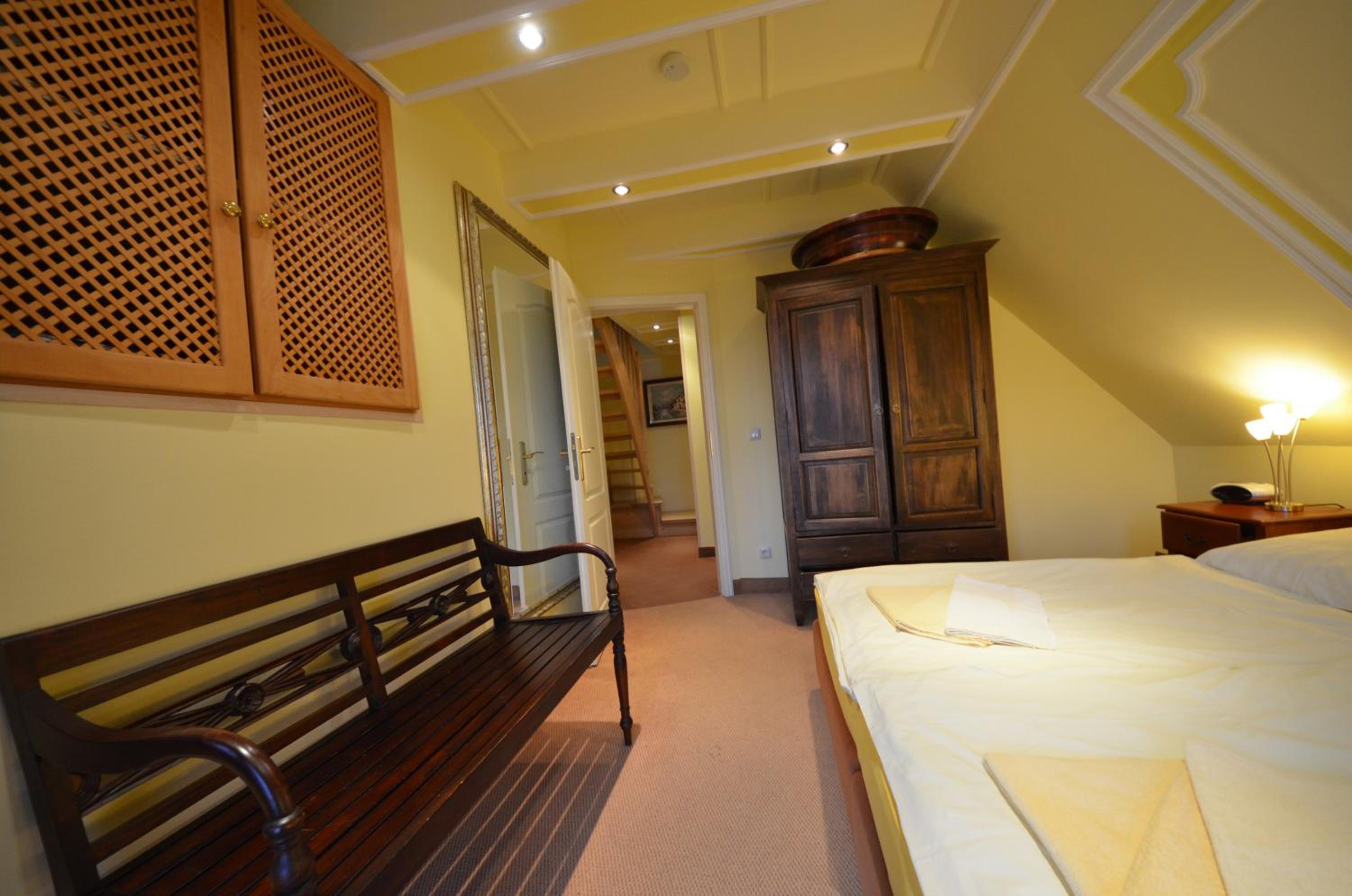 Three-Bedroom House photo 3