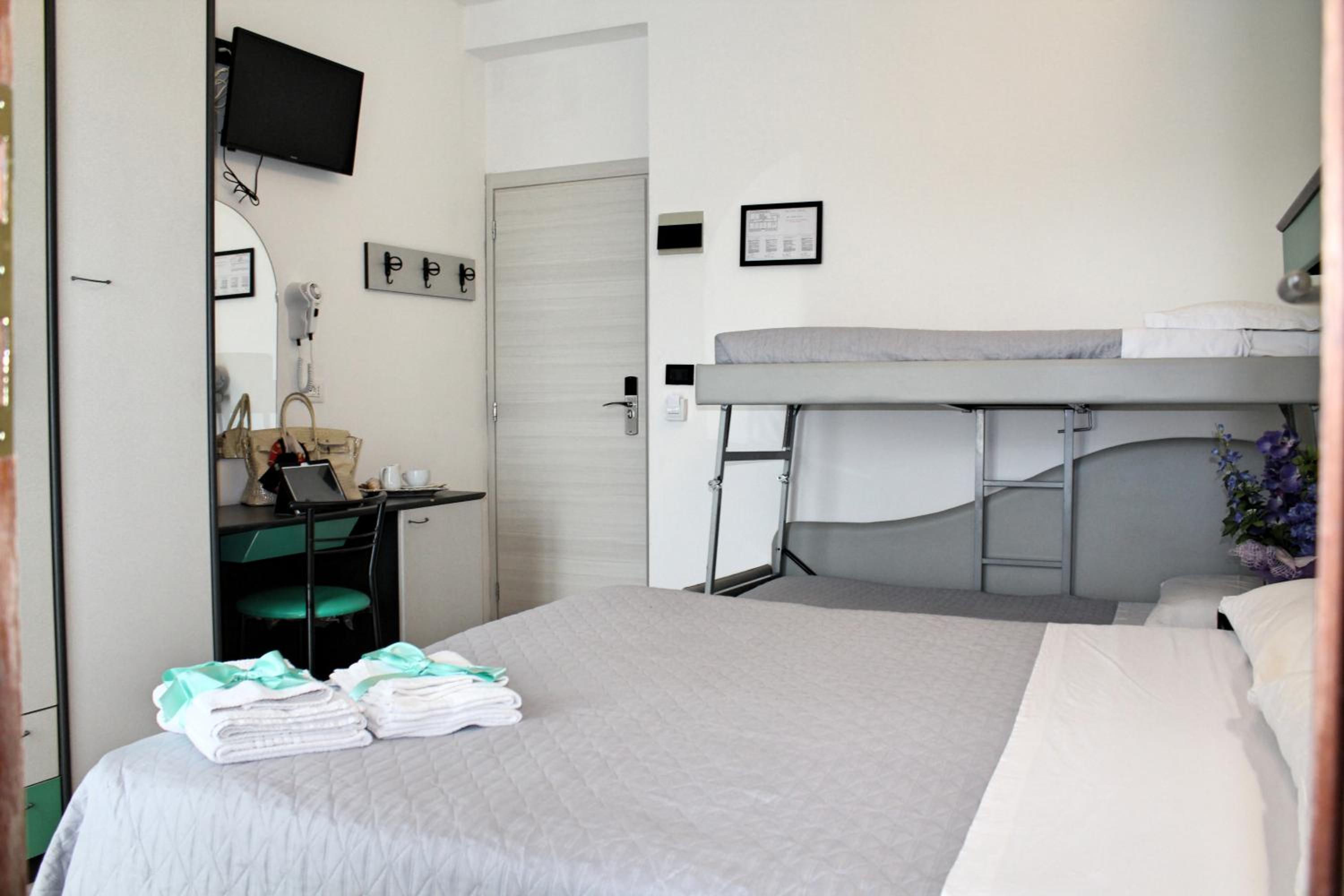 Quadruple Room - Photo 3