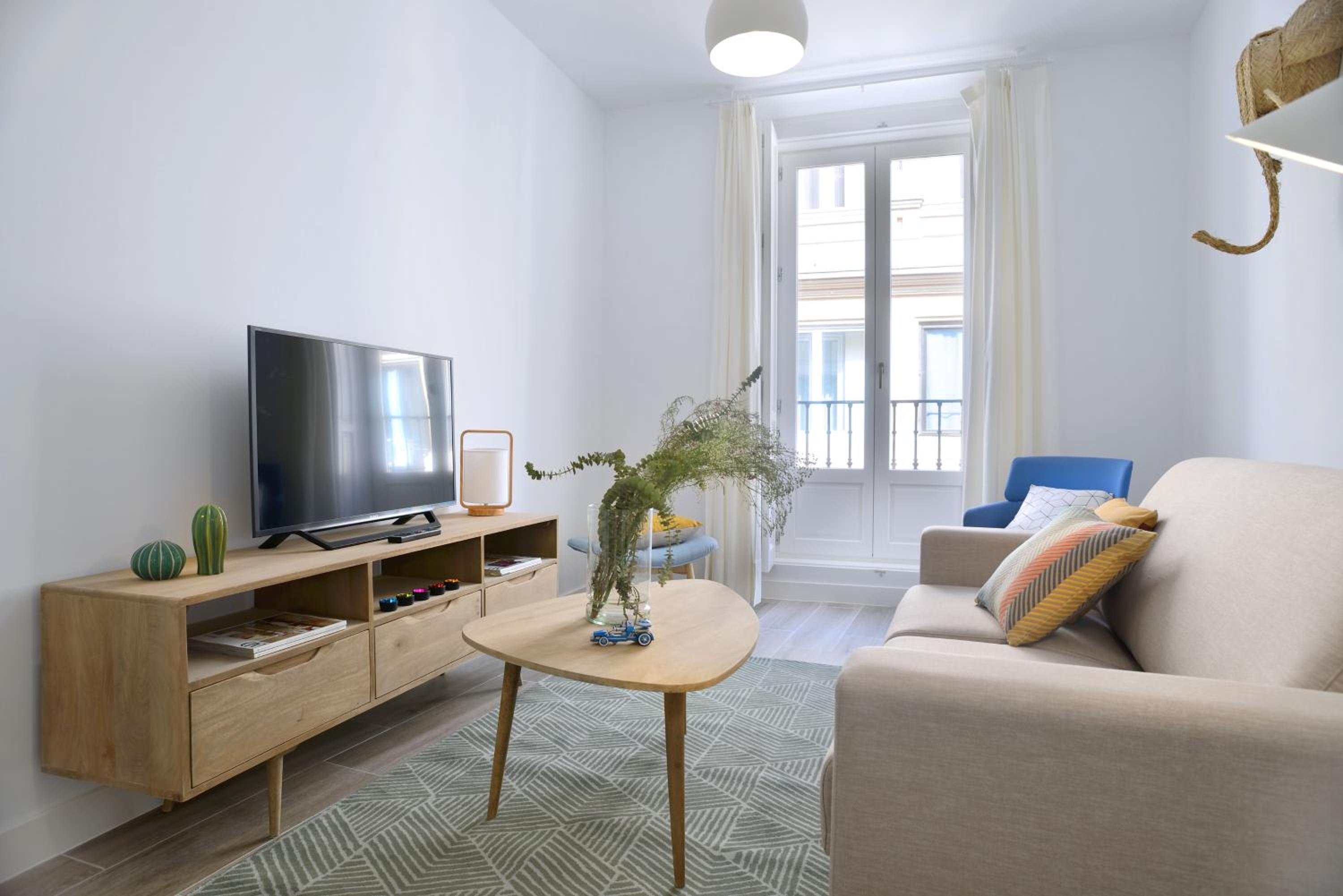 Apartment with Balcony photo 2