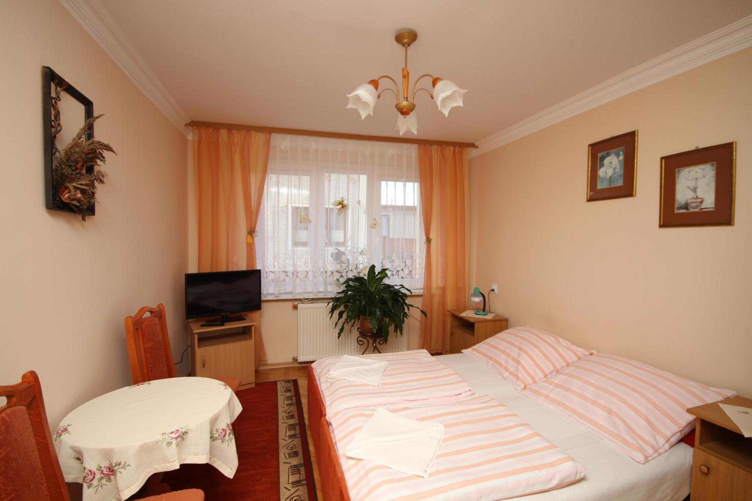Two-Bedroom Apartment with Balcony photo 3