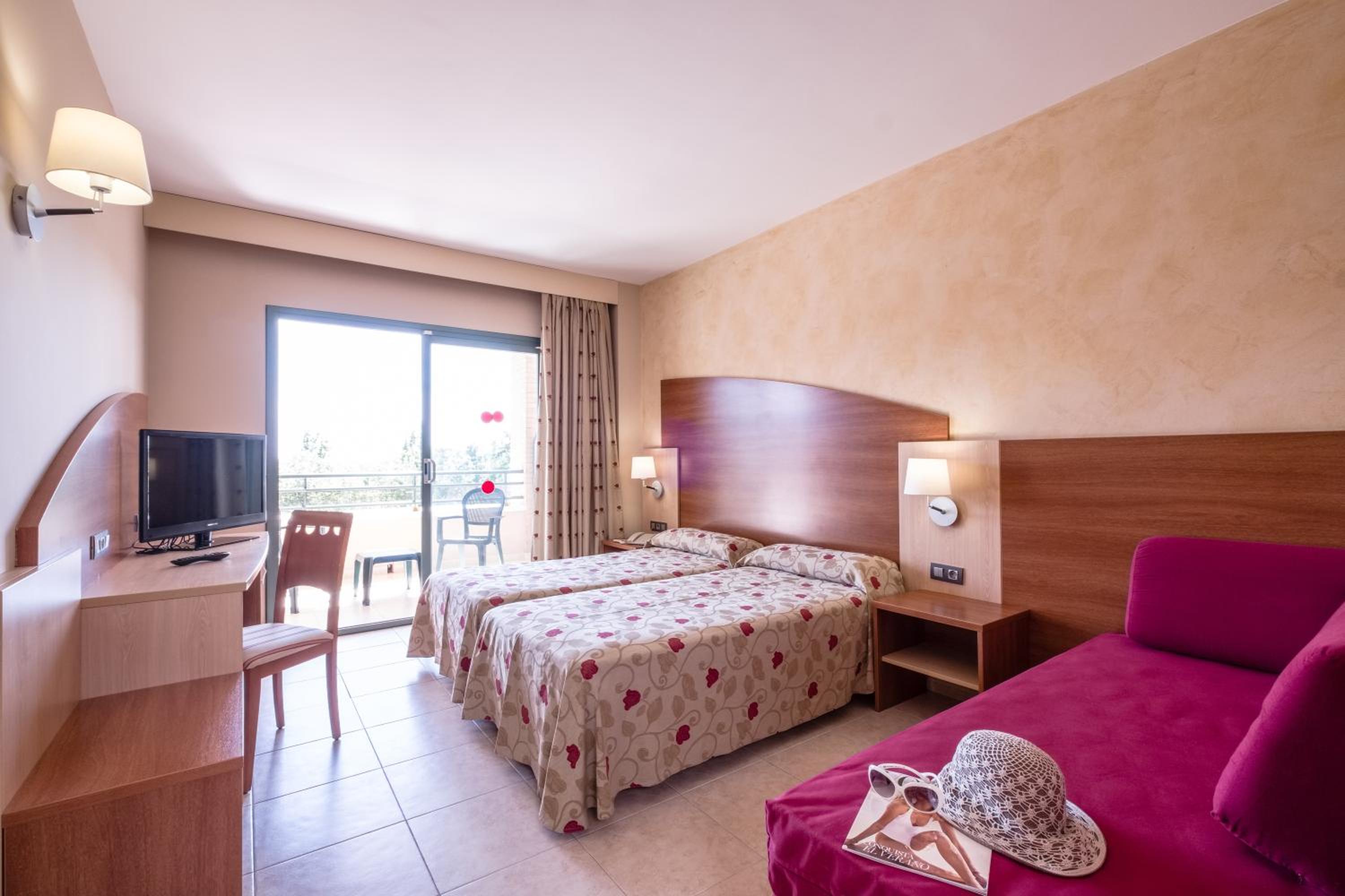 Standard Room with Terrace - Photo 4