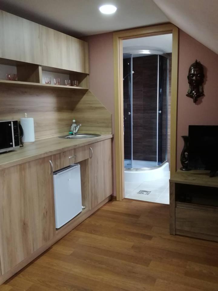 Double Room - Photo 5