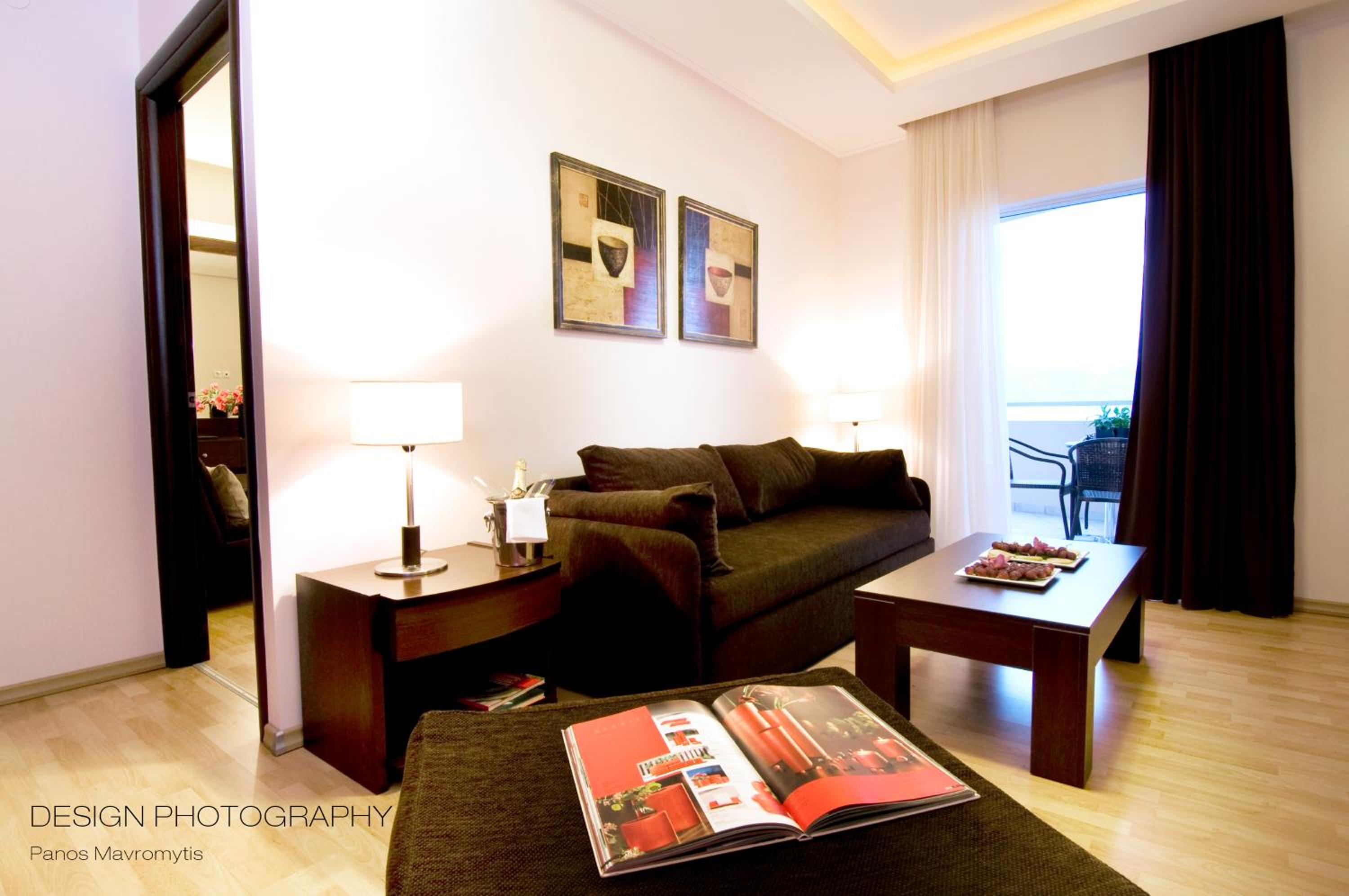 Deluxe Suite with Sea View - Photo 4