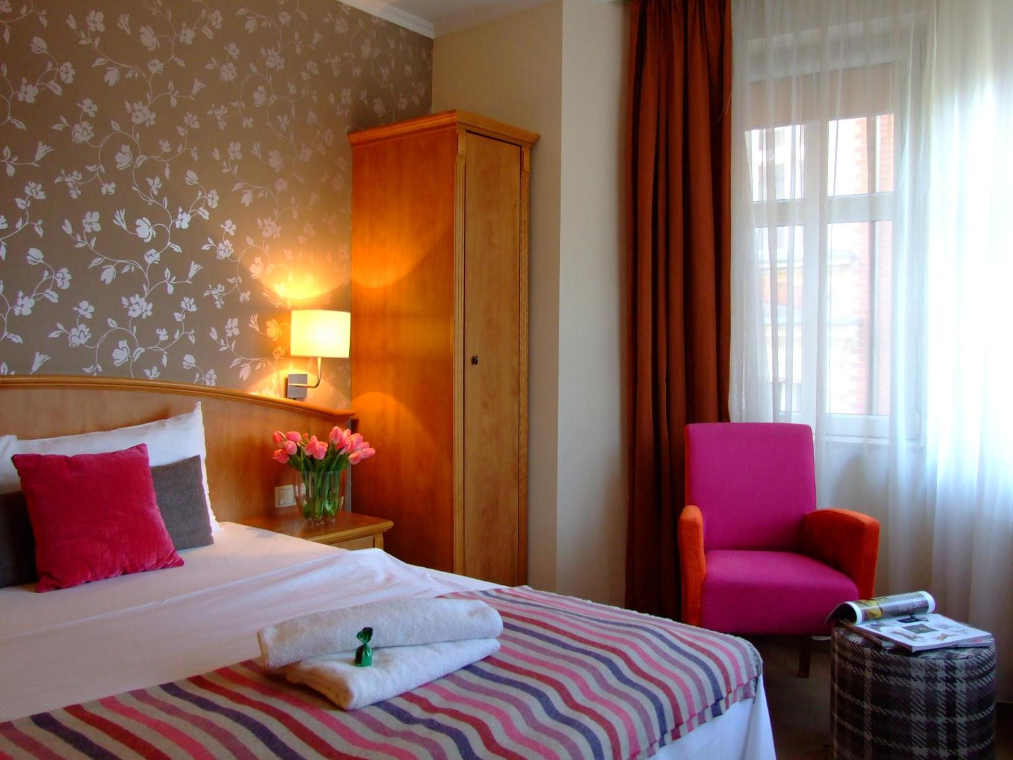 Classic Double Room - Photo 11