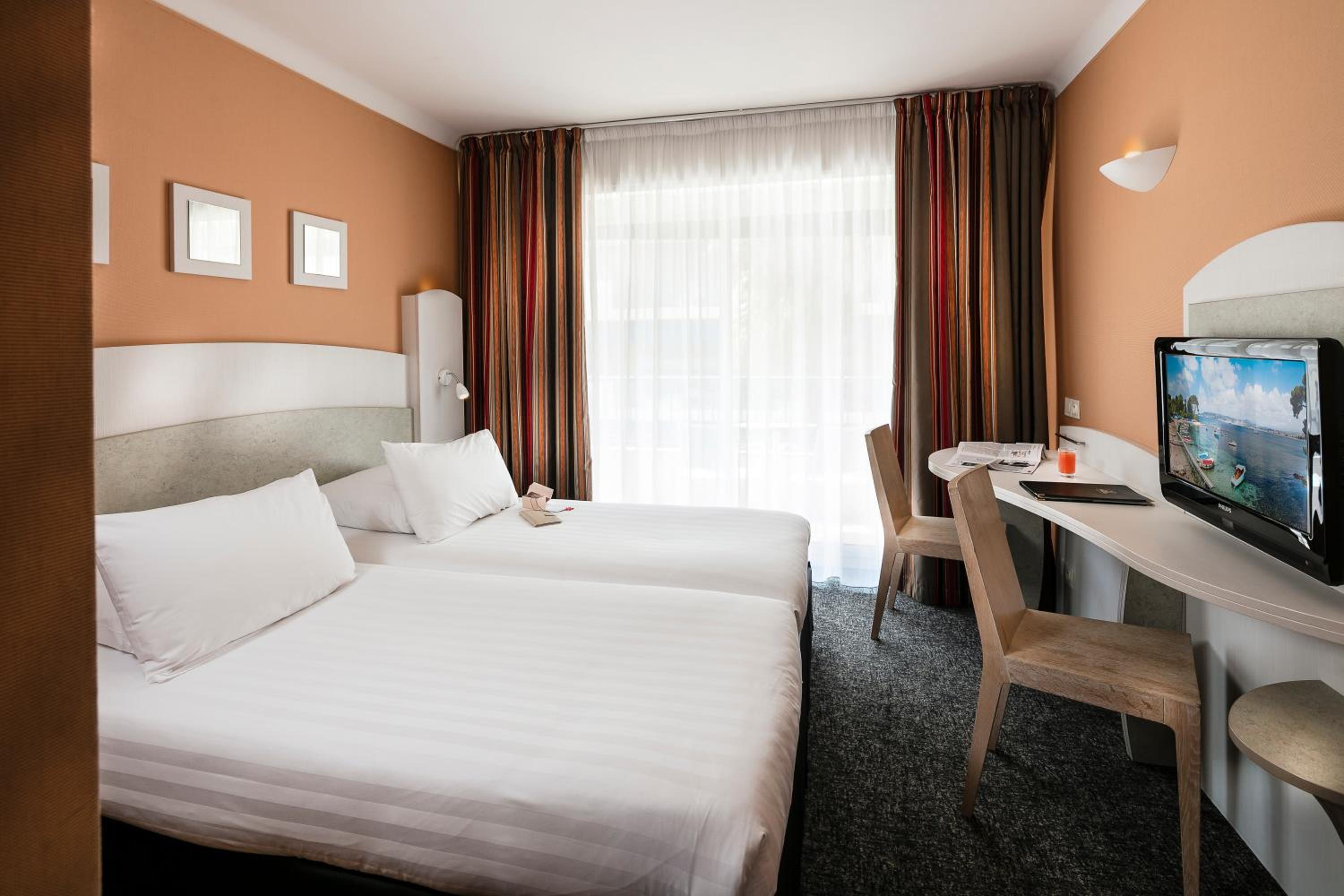 Comfort Twin Room with Balcony - Non-Smoking - Photo 3