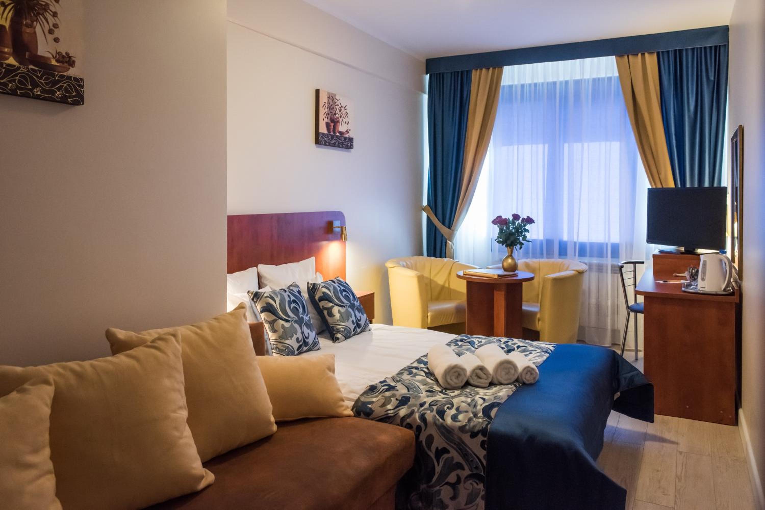 Premium Double Room with Sofa - Photo 1