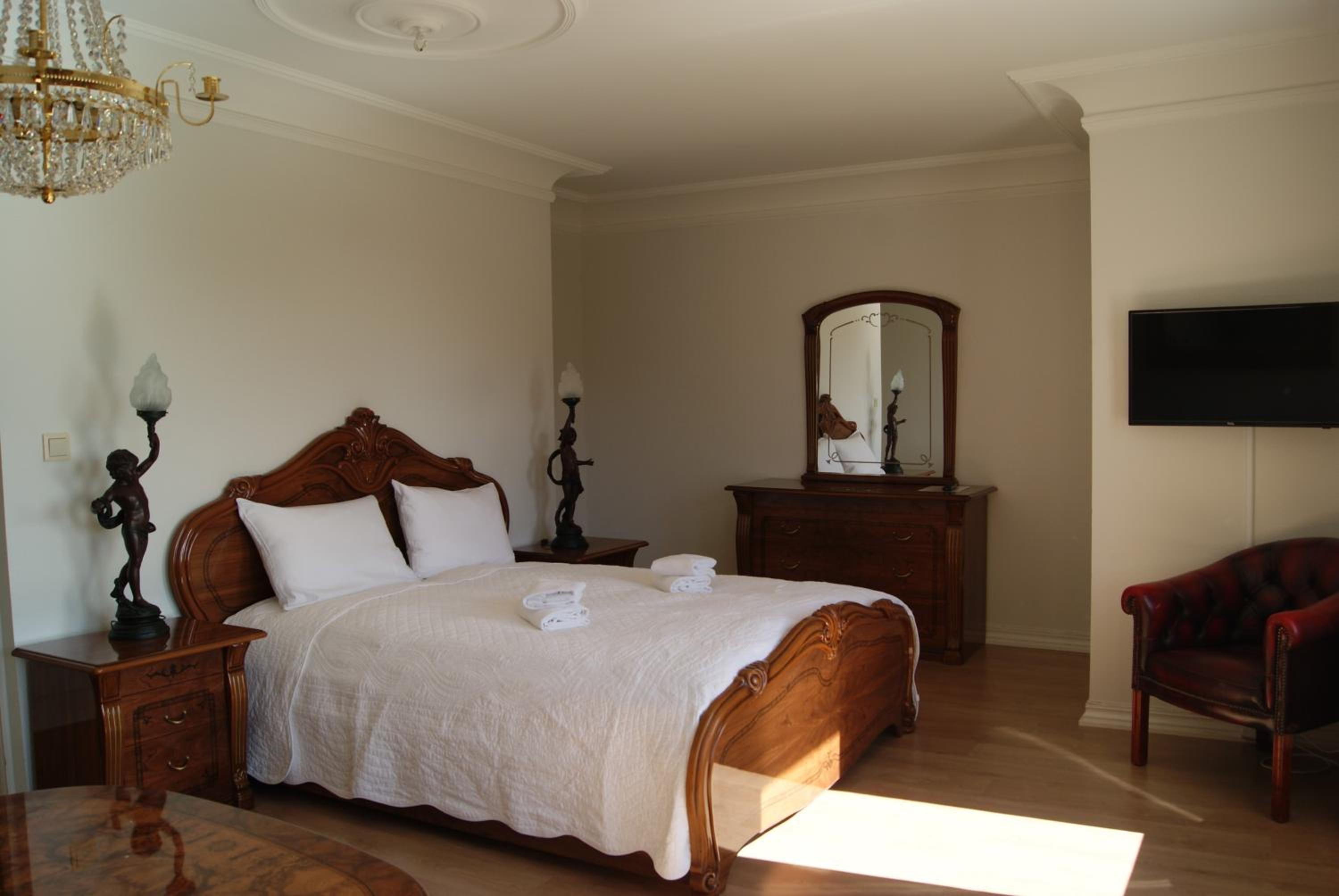 Double Room - Photo 11
