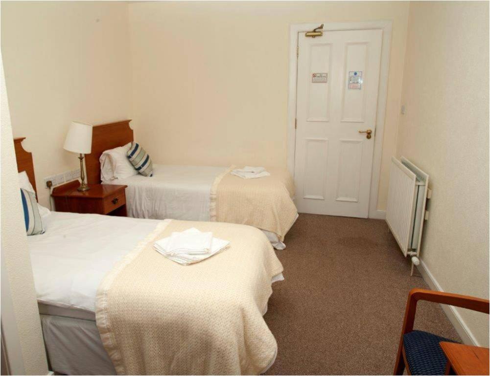 Twin Room with Bathroom photo 3
