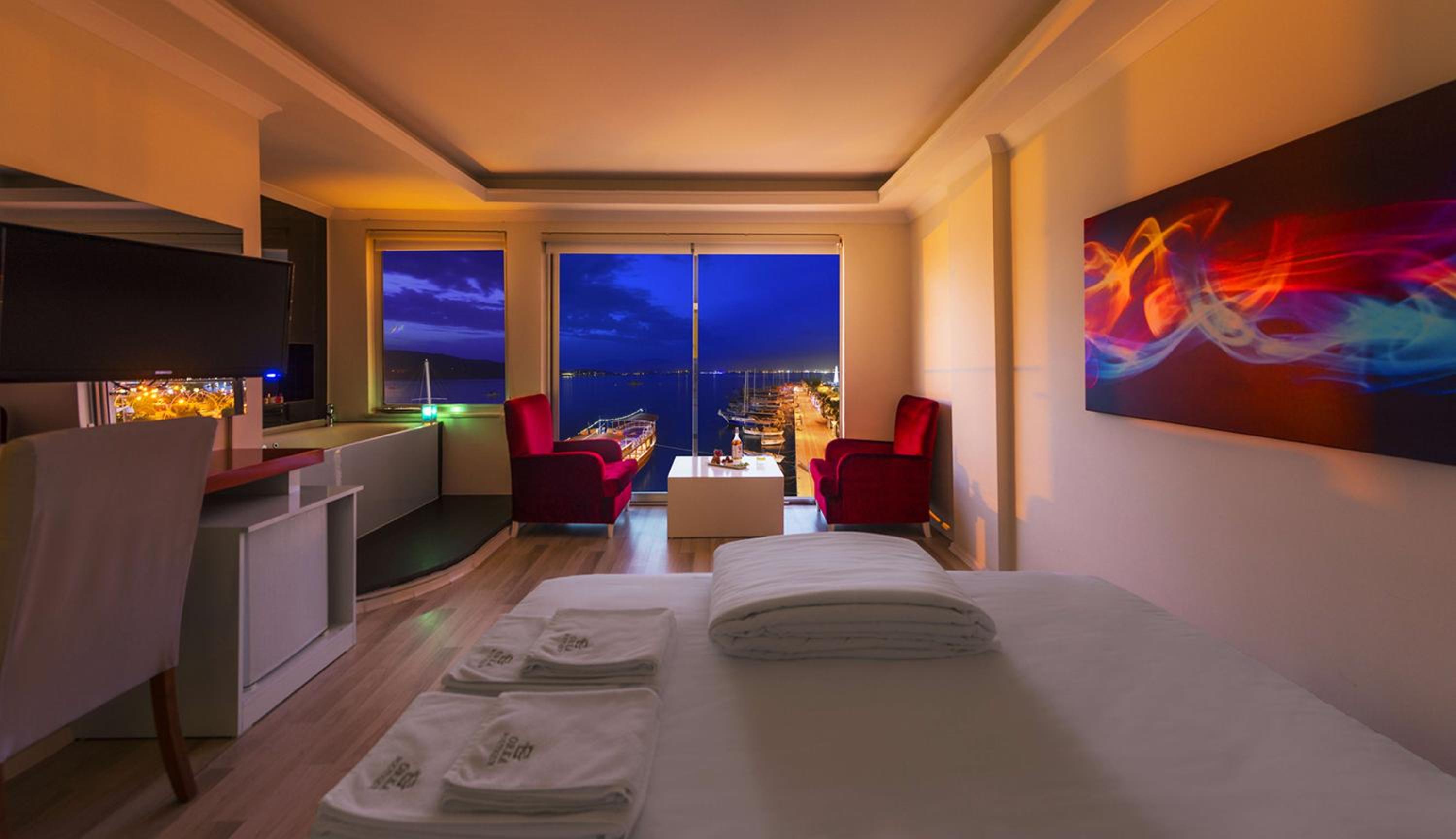 Deluxe Suite with Spa Bath