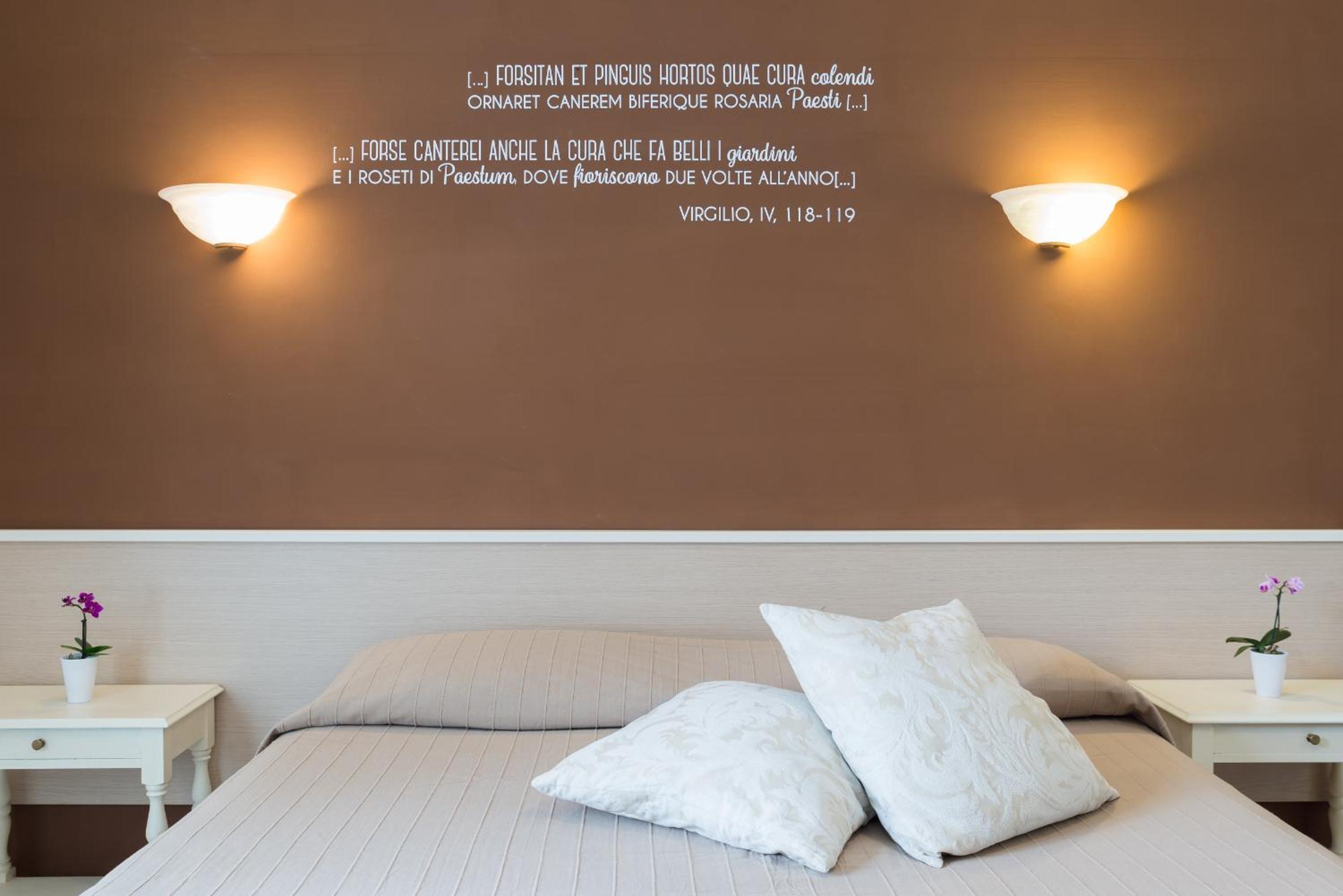 Double Room - Photo 16