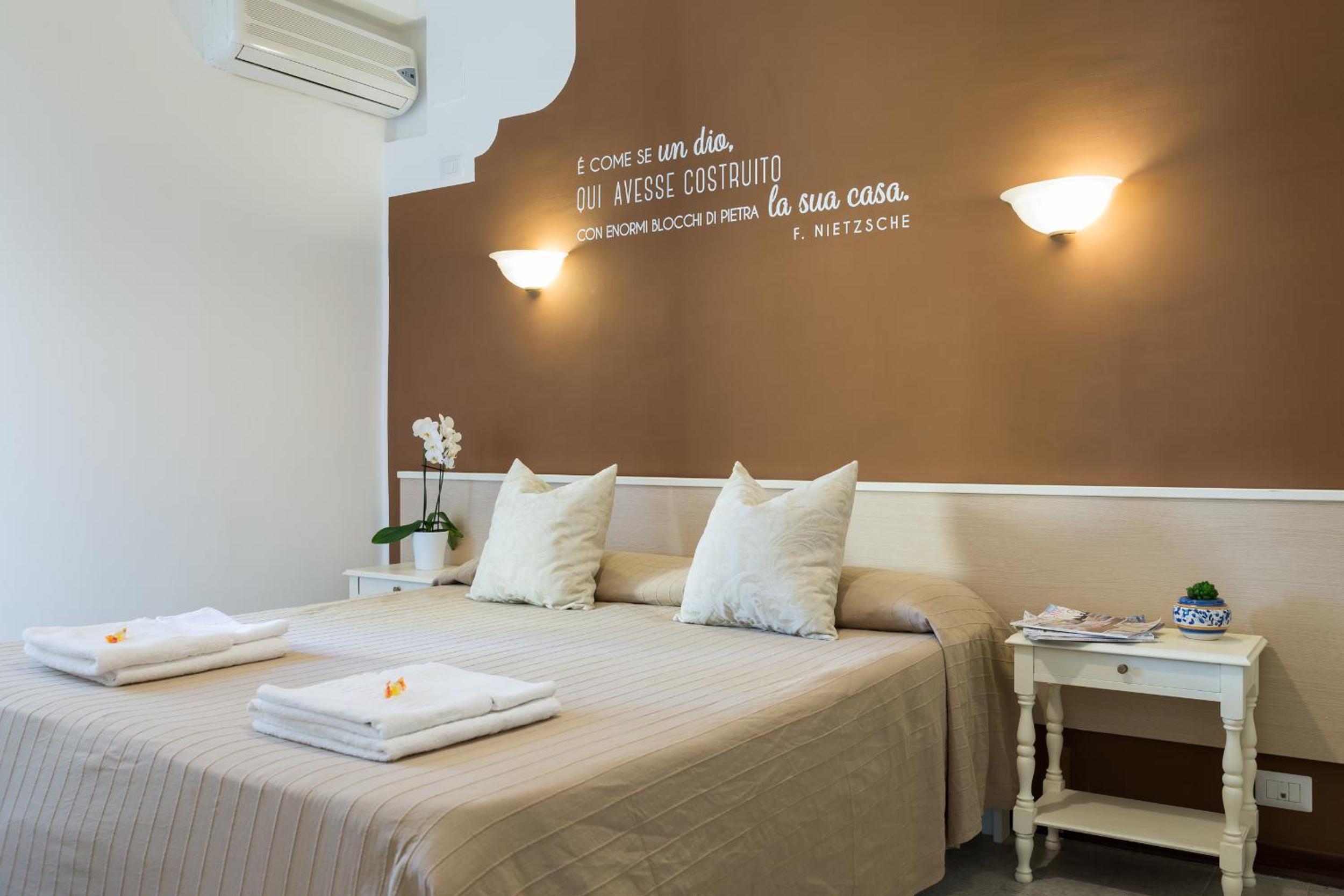Double Room - Photo 8