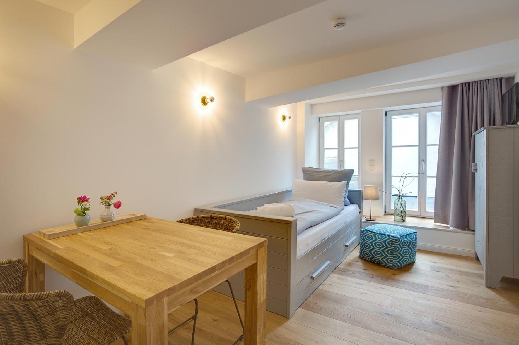 Studio Apartment photo 2