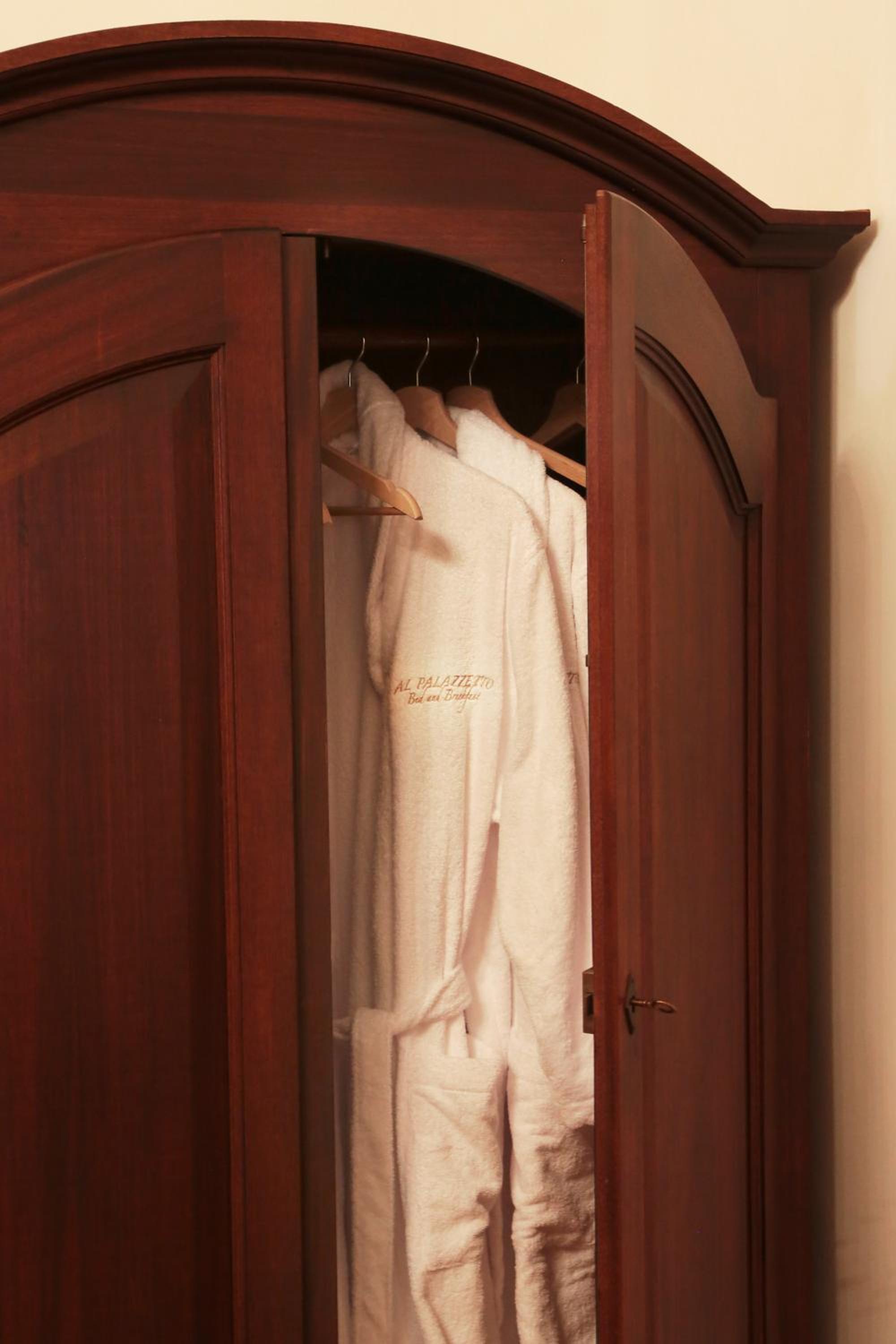 Suite - Photo 20