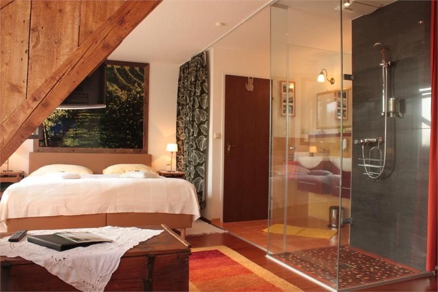 Large Double Room photo 3