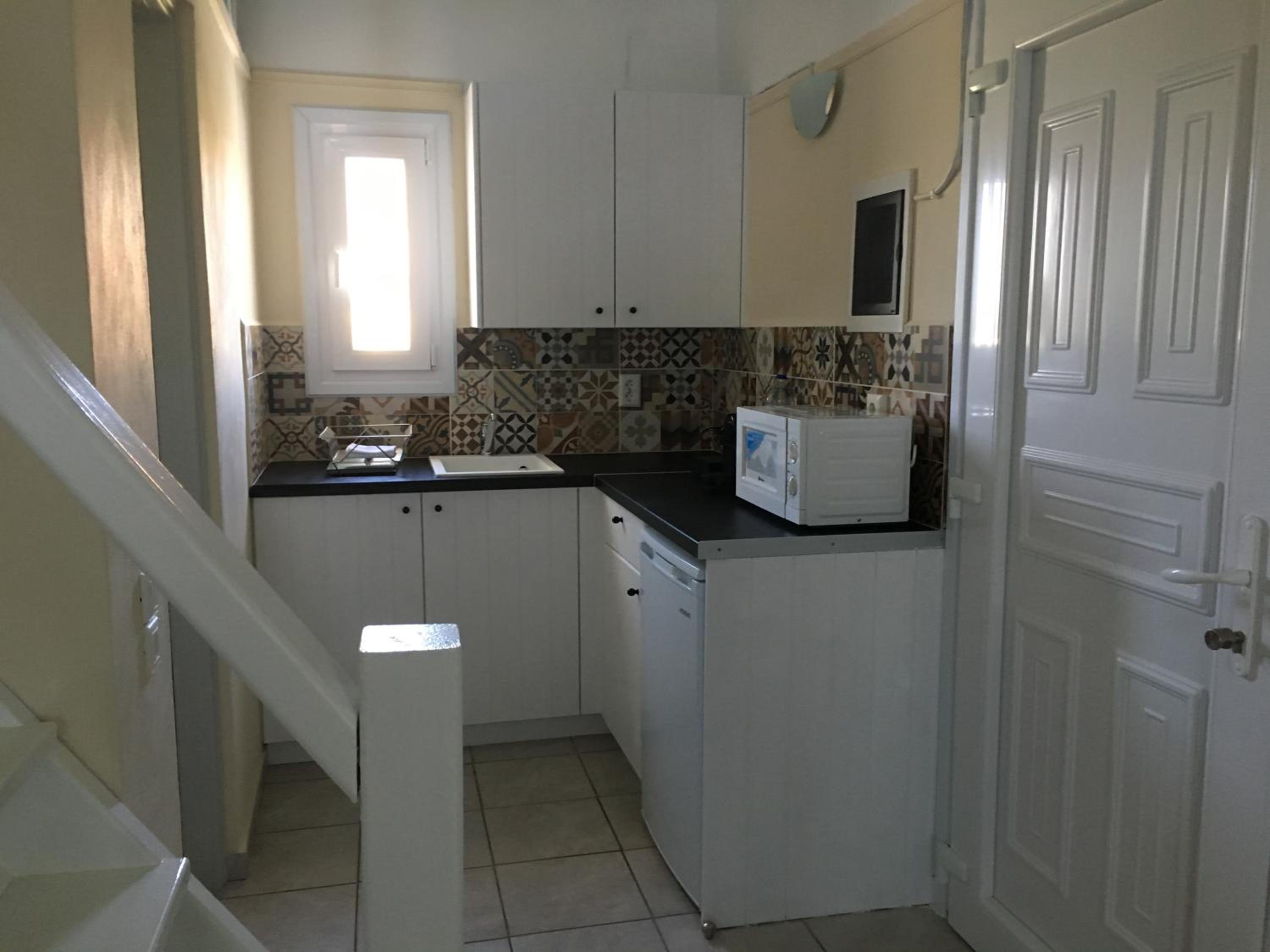 Studio with Sea View (2 Adults) - Photo 13