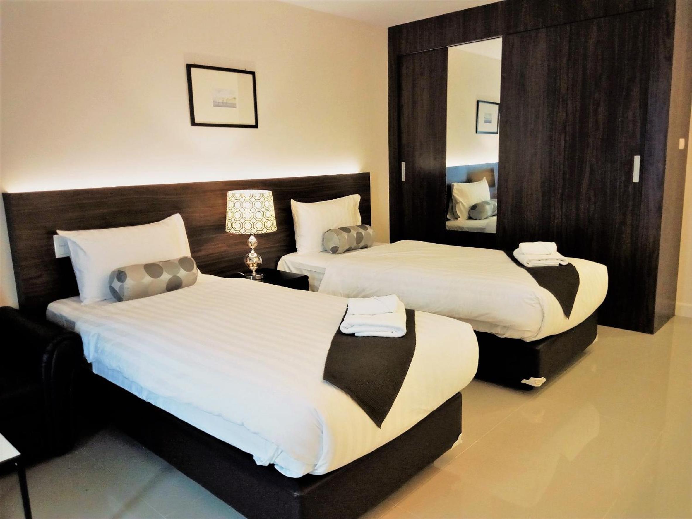 Standard Twin Room with Sofa photo 2