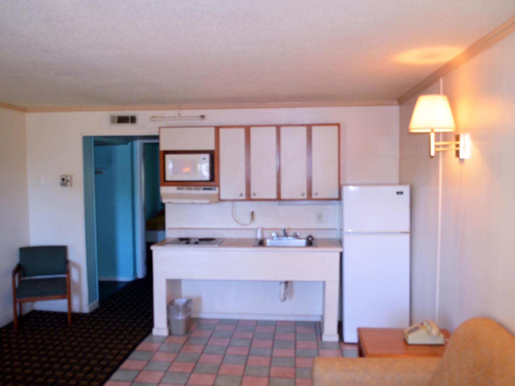 Suite with Kitchenette - Photo 3