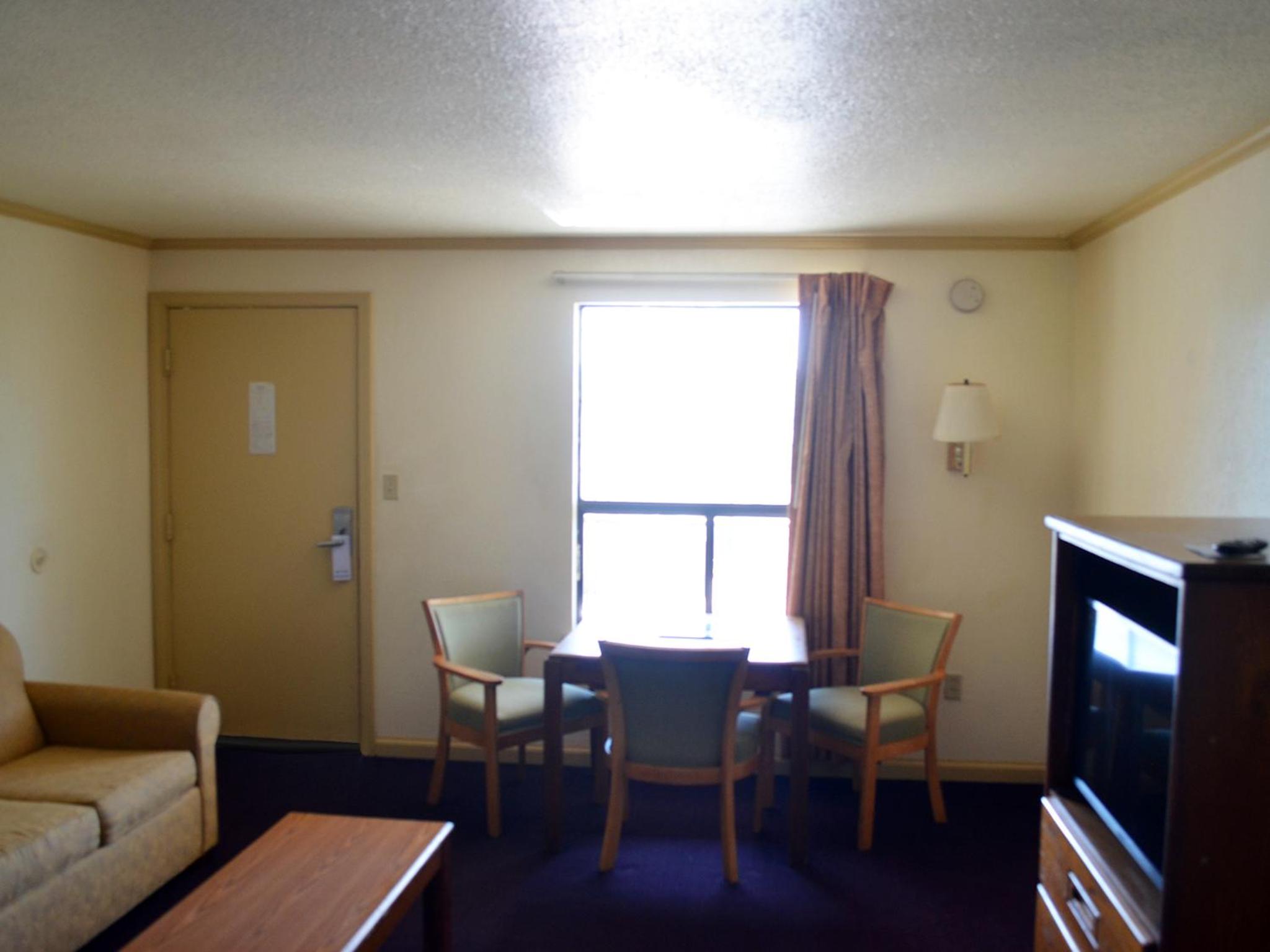Suite with Kitchenette - Photo 5