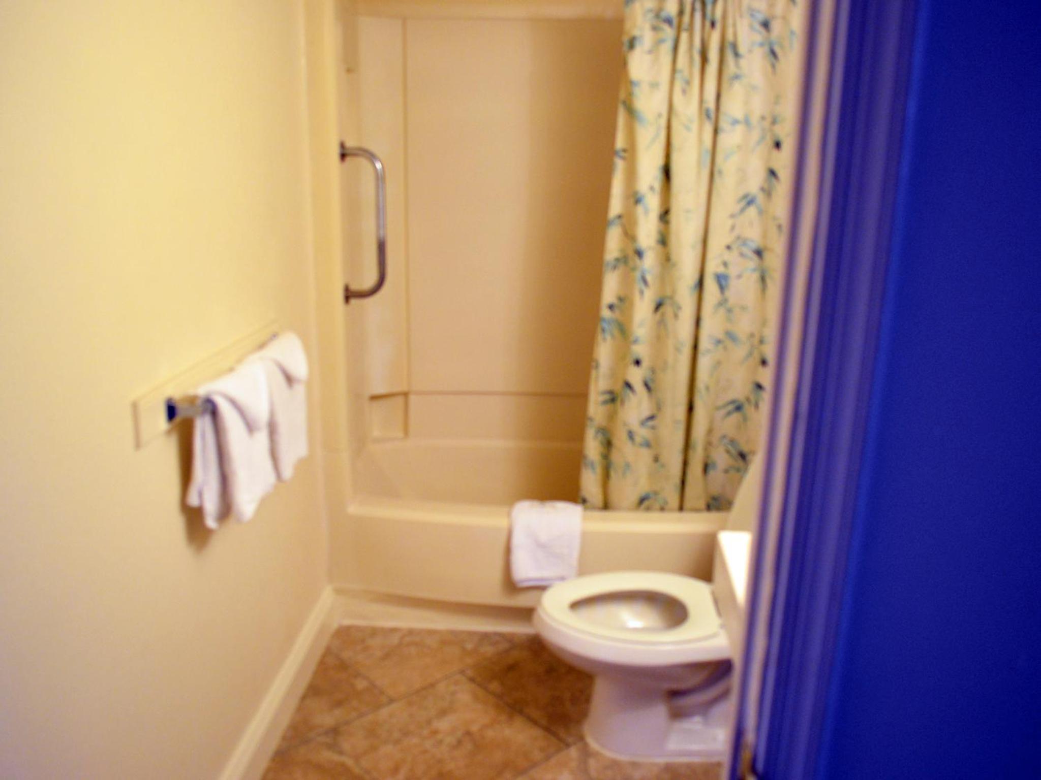 Suite with Kitchenette - Photo 2