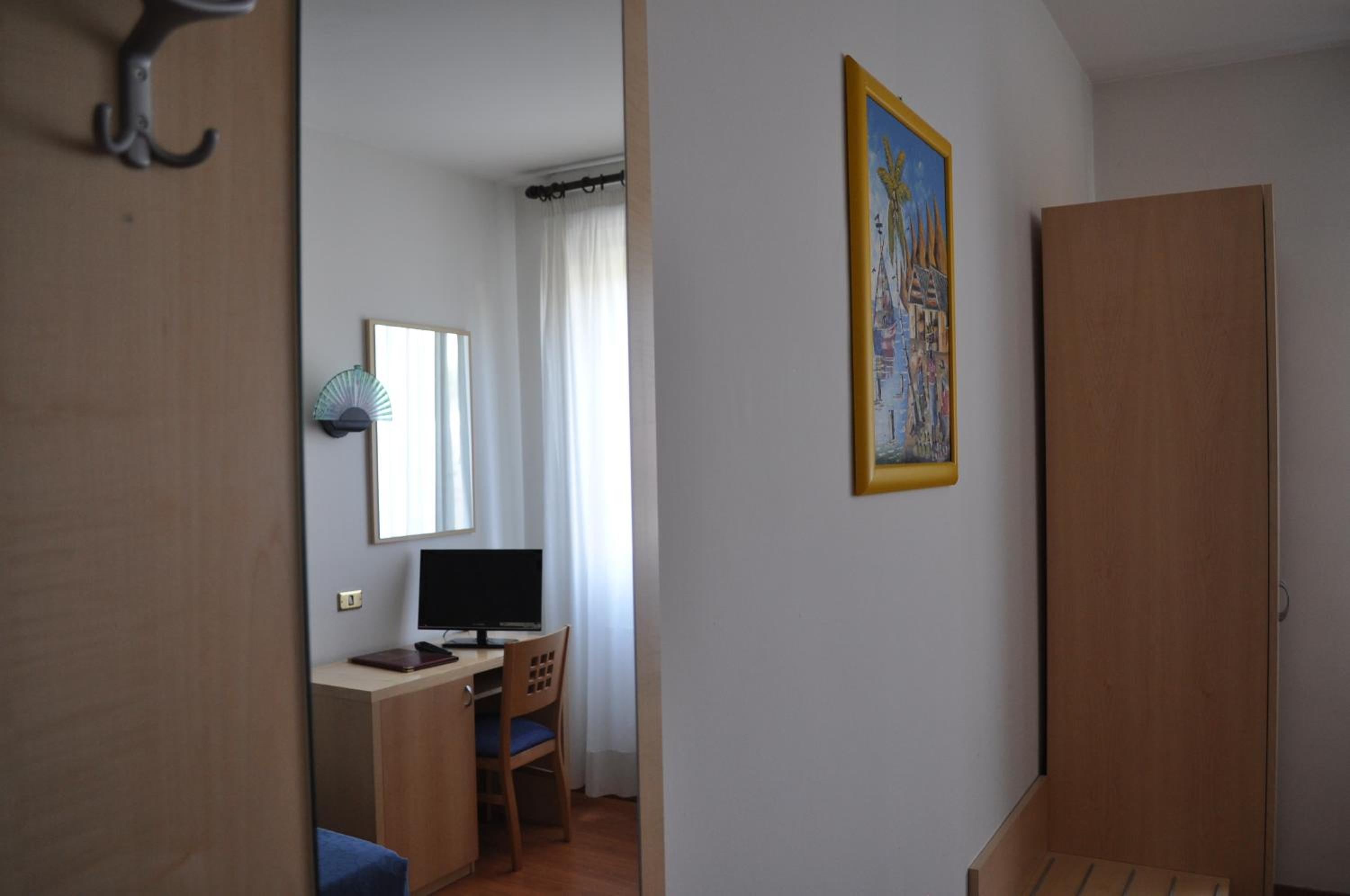 Single Room photo 2