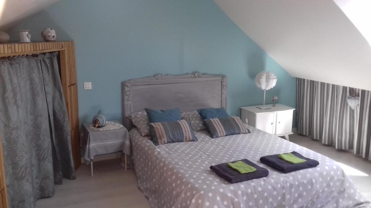 Three-Bedroom House - Photo 10