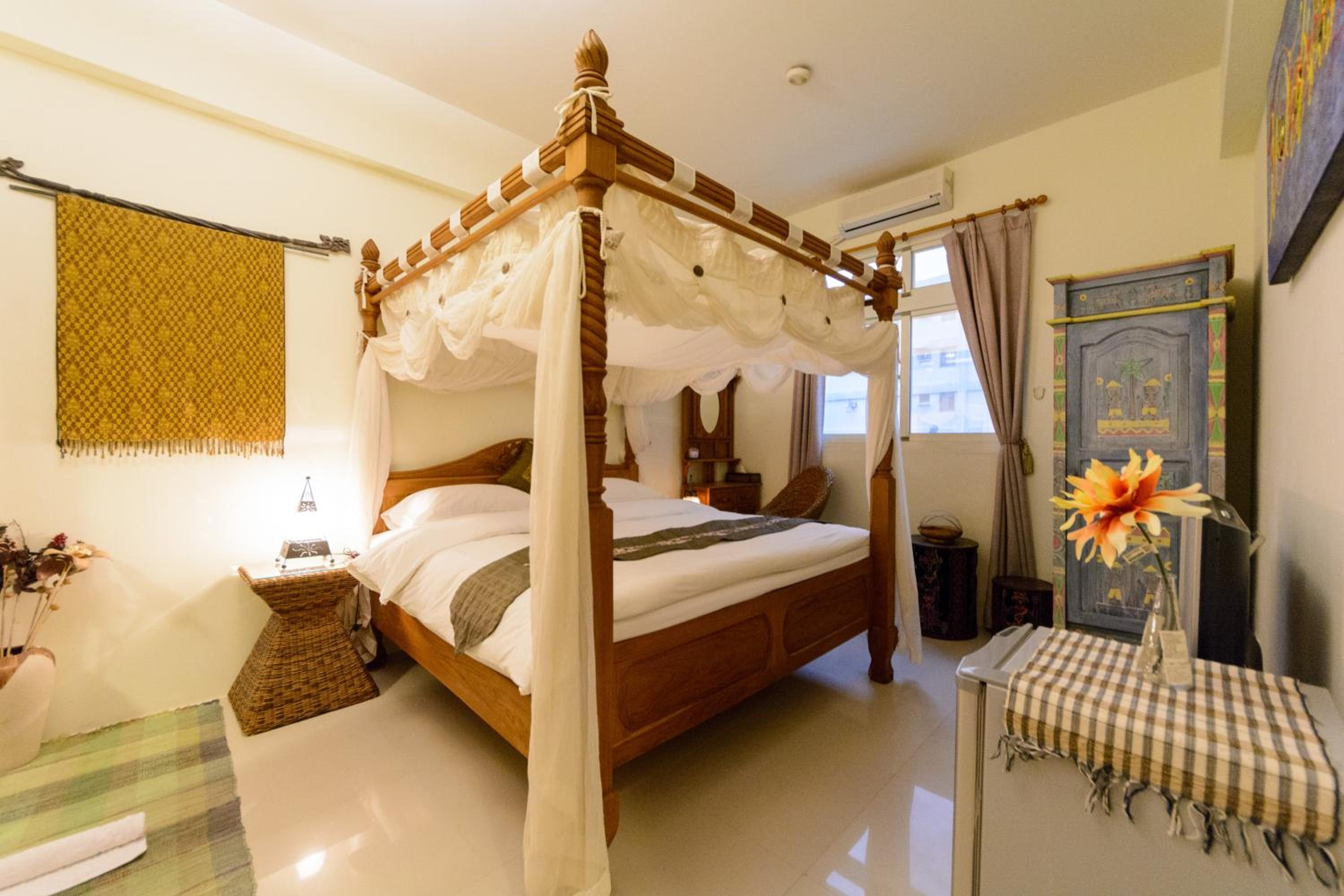 Queen Room with Spa Bath