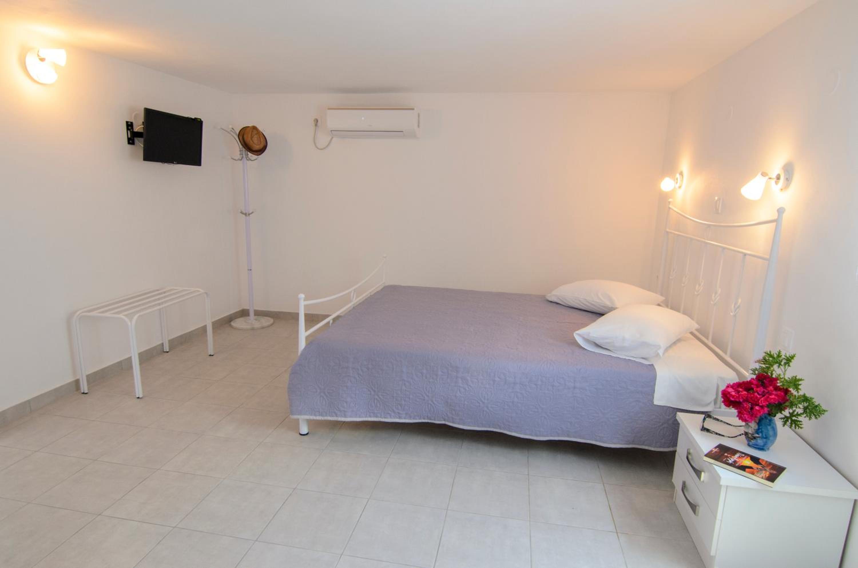 Apartment with Sea View - Photo 5