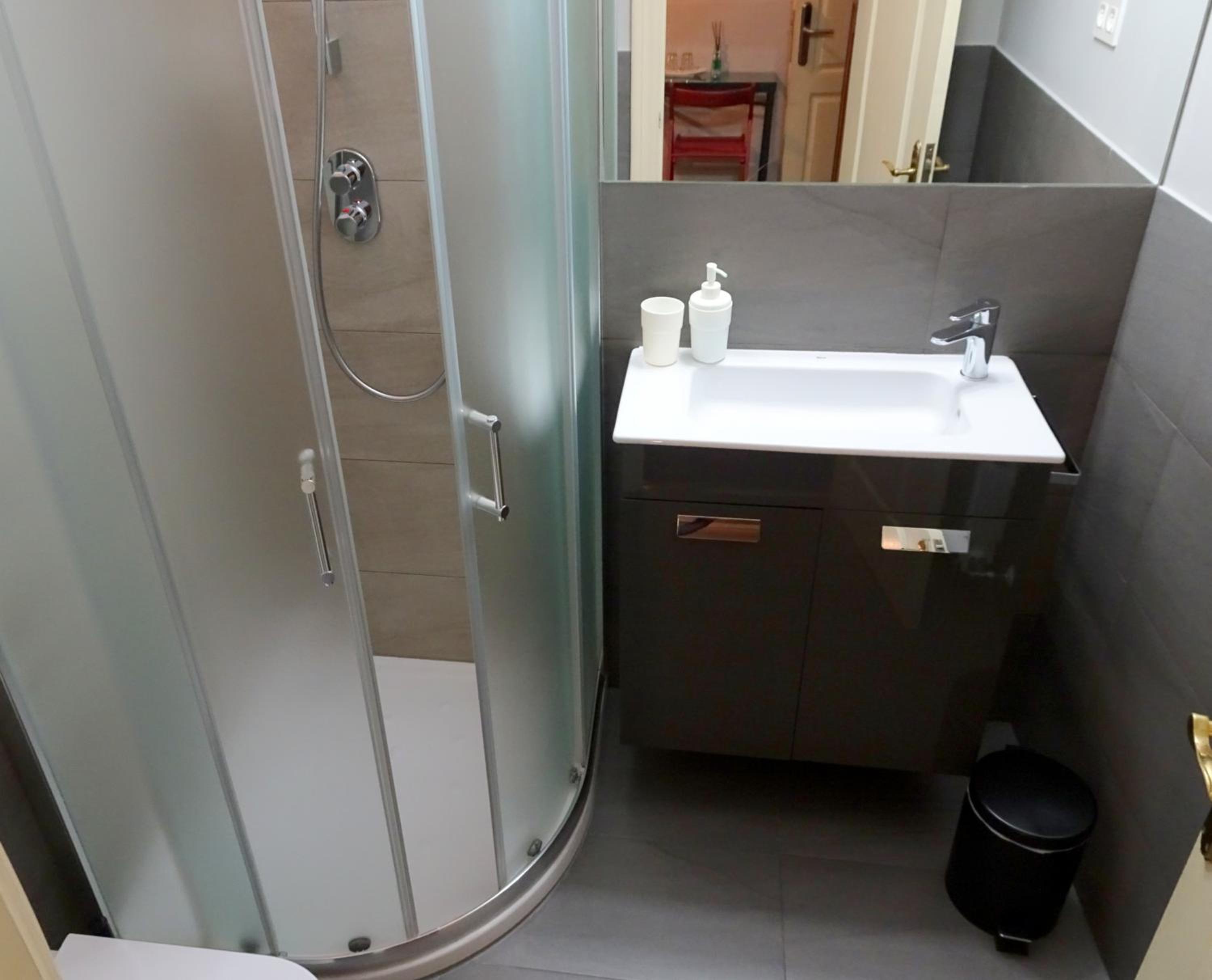 Small Double Room - Photo 5