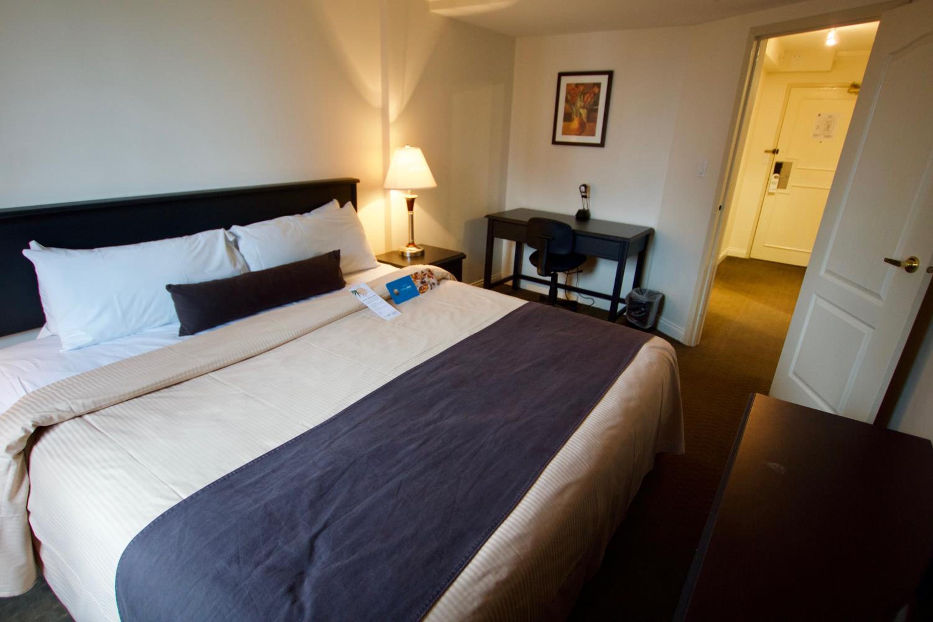One-Bedroom Suite (2 Adults) - Photo 3