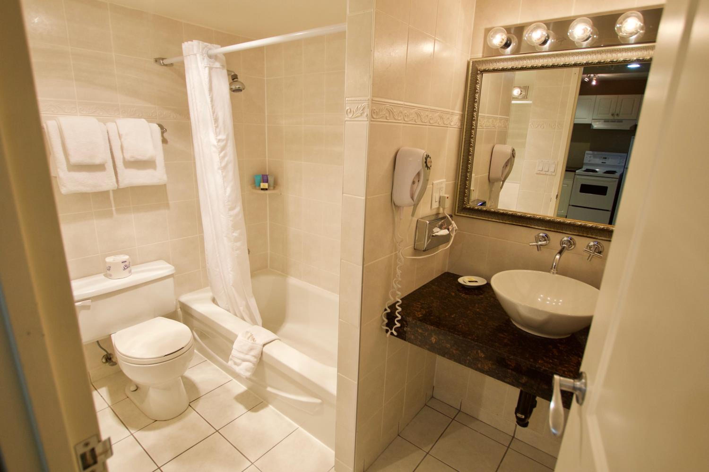 Executive Suite - Photo 24